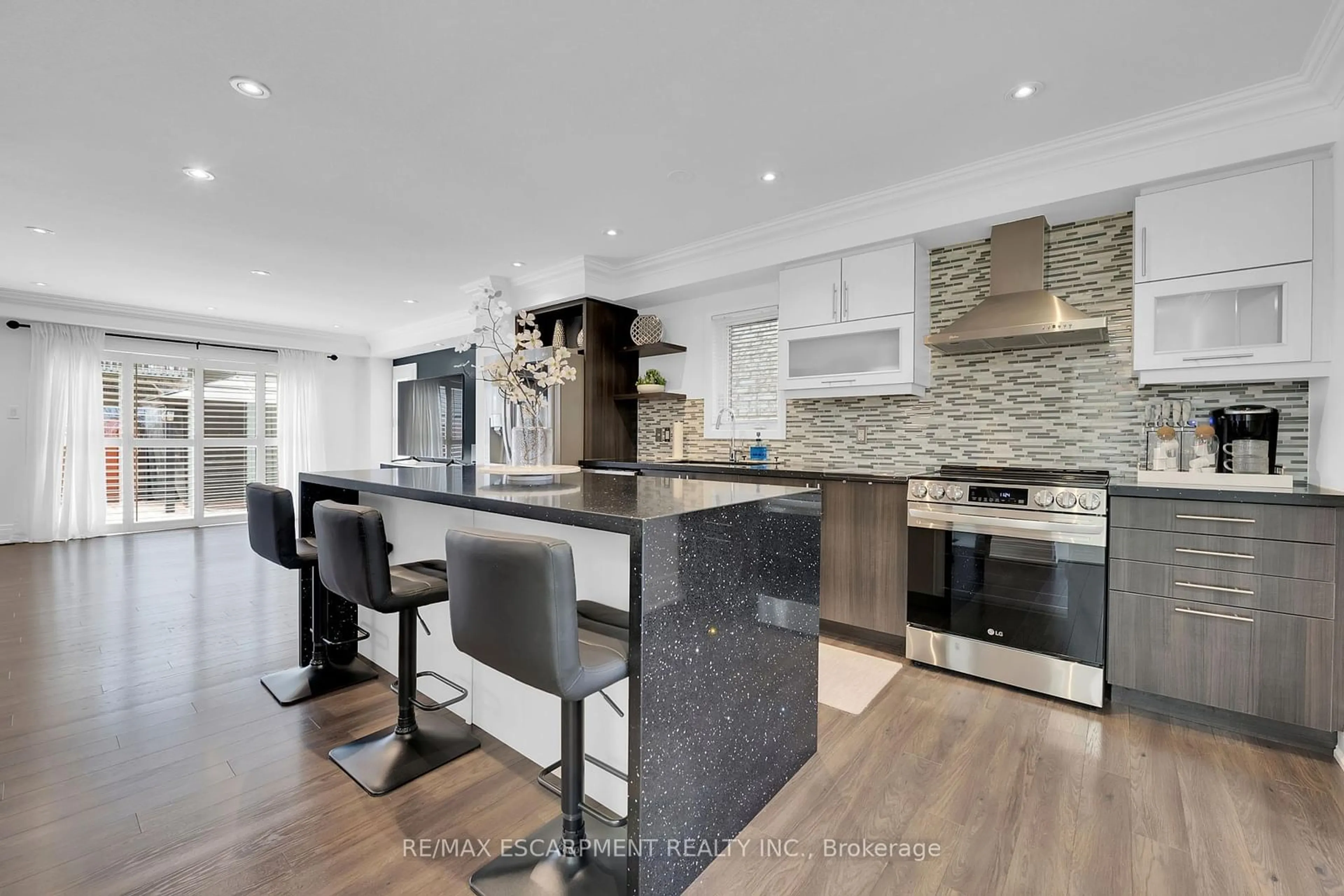 Contemporary kitchen, ceramic/tile floor for 72 Aldgate Ave, Hamilton Ontario L8J 0J1