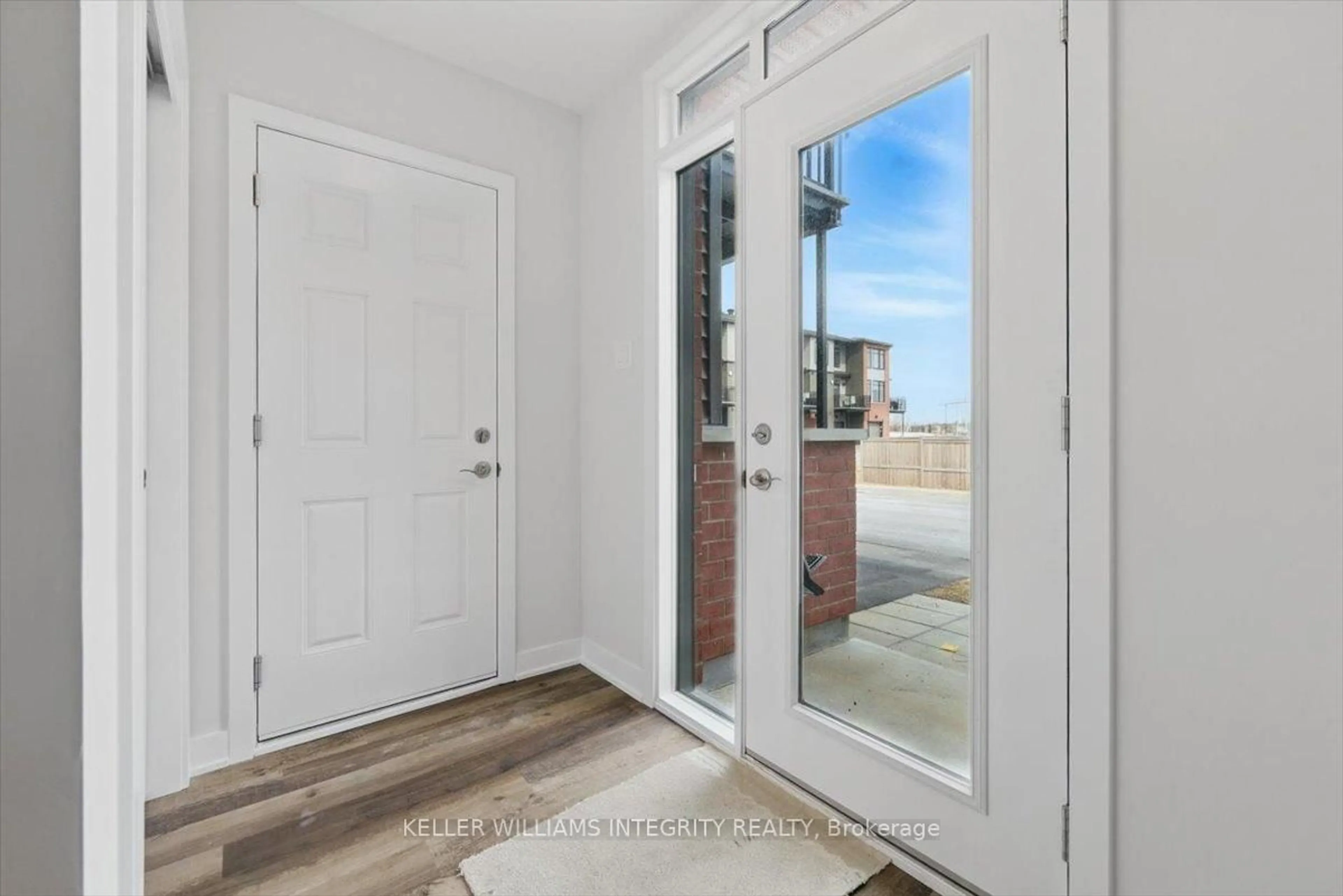 Indoor entryway for 541 LOURMARIN Private, Ottawa Ontario K4A 5M2