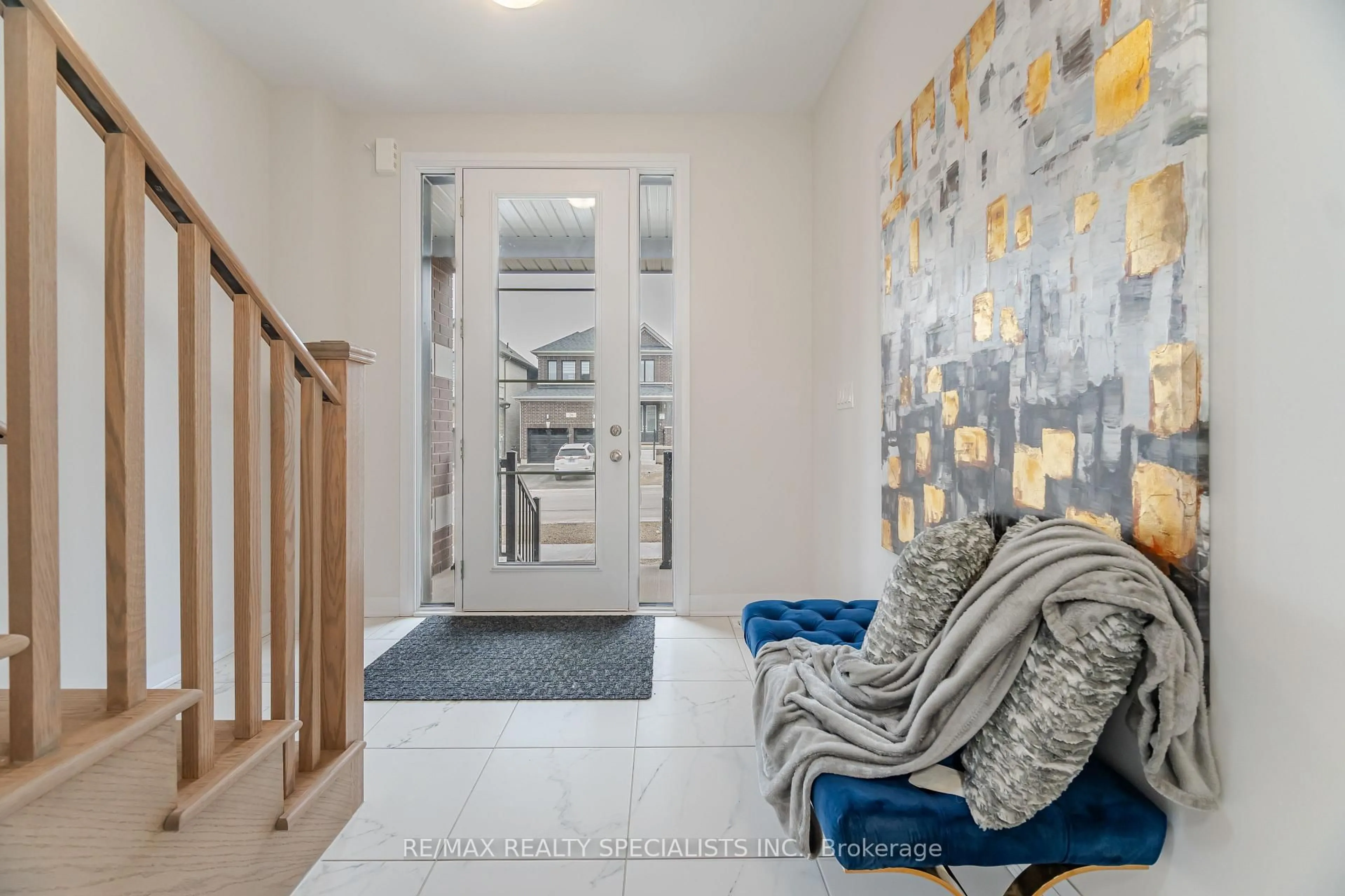 Indoor entryway for 25 Gibson Dr, Erin Ontario N0B 1T0