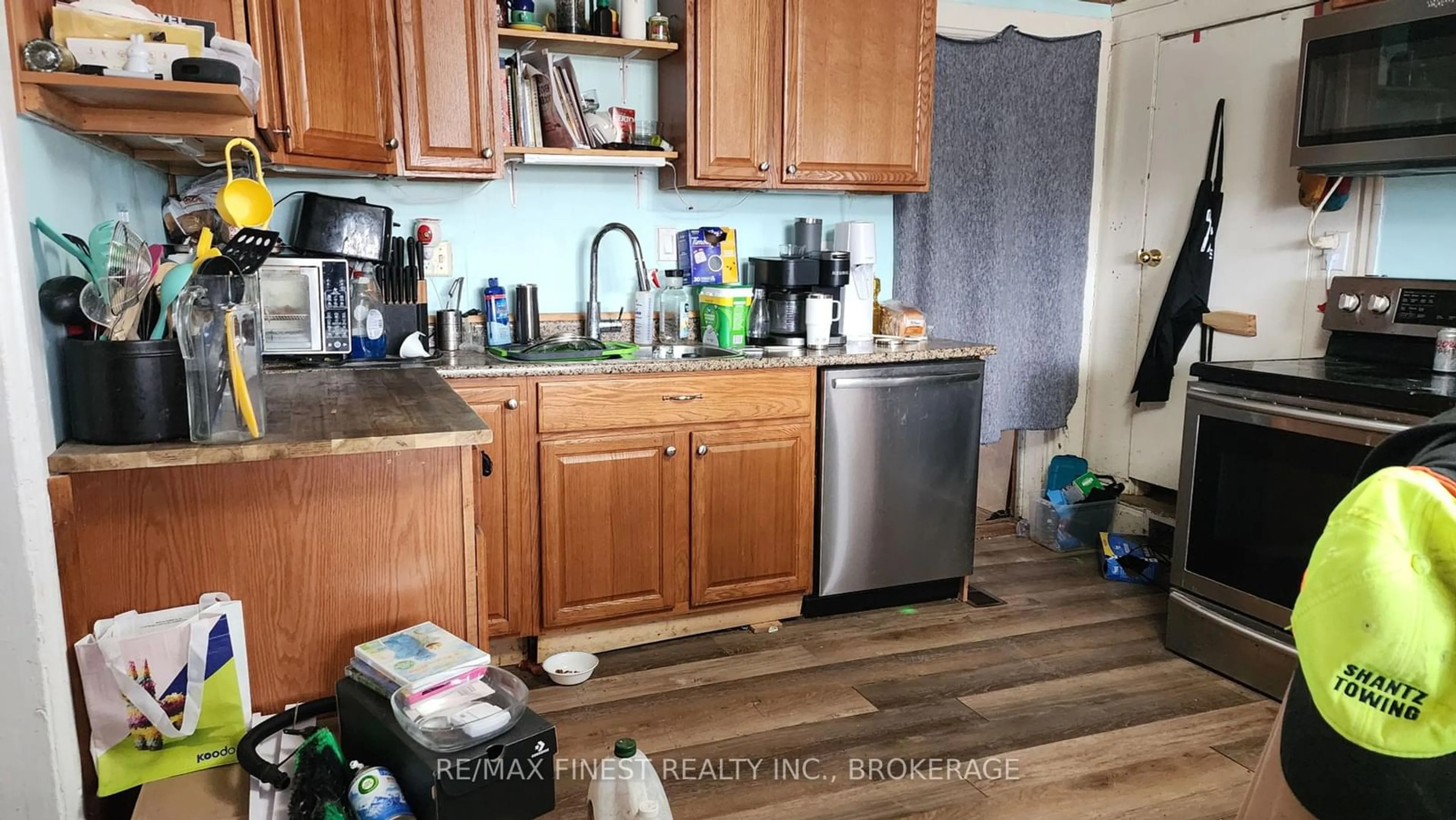 Standard kitchen, wood/laminate floor for 51 Bell Rd, Prince Edward County Ontario K0K 1T0