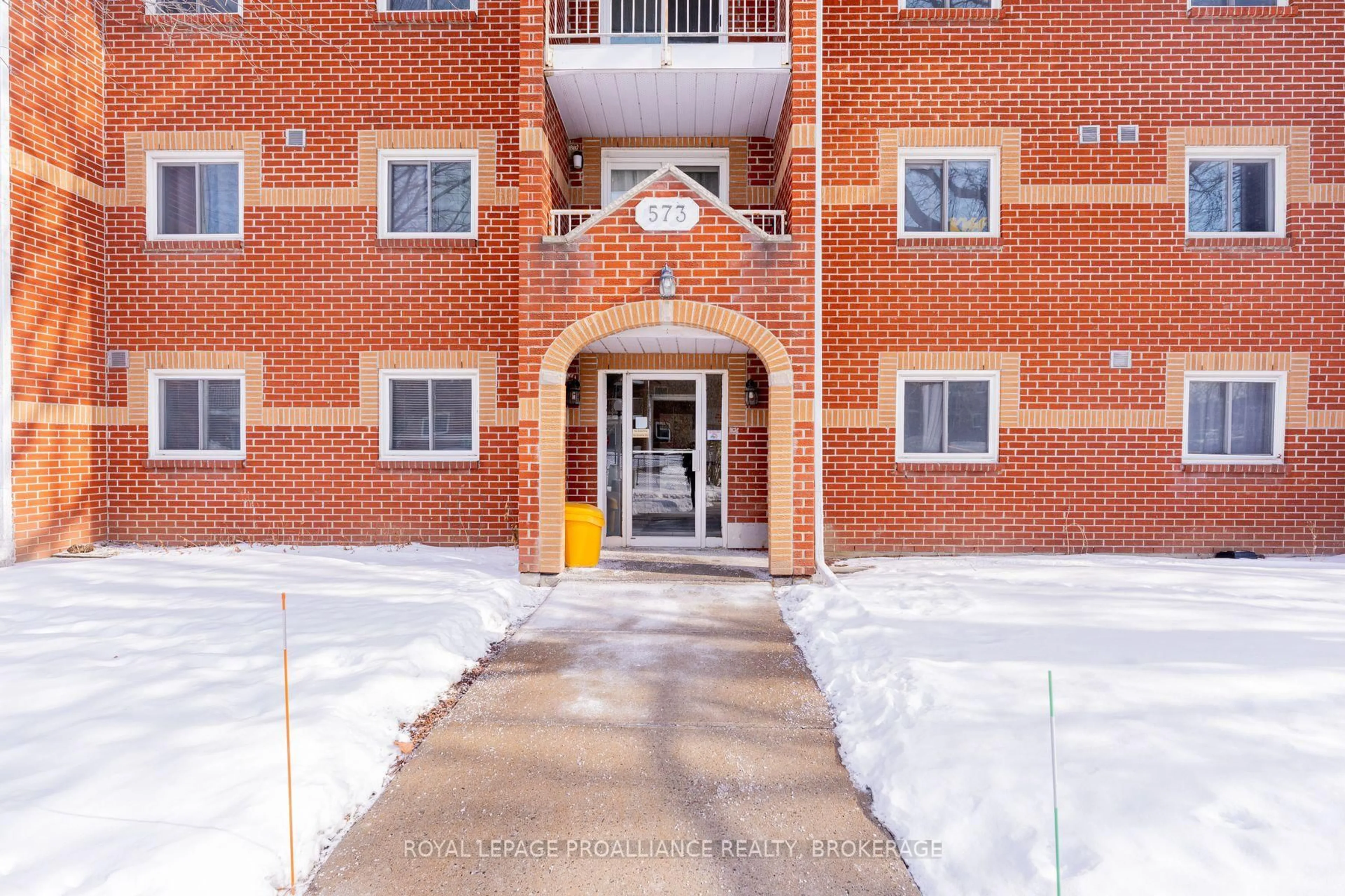 Indoor foyer for 573 Armstrong Rd #309, Kingston Ontario K7M 8J8