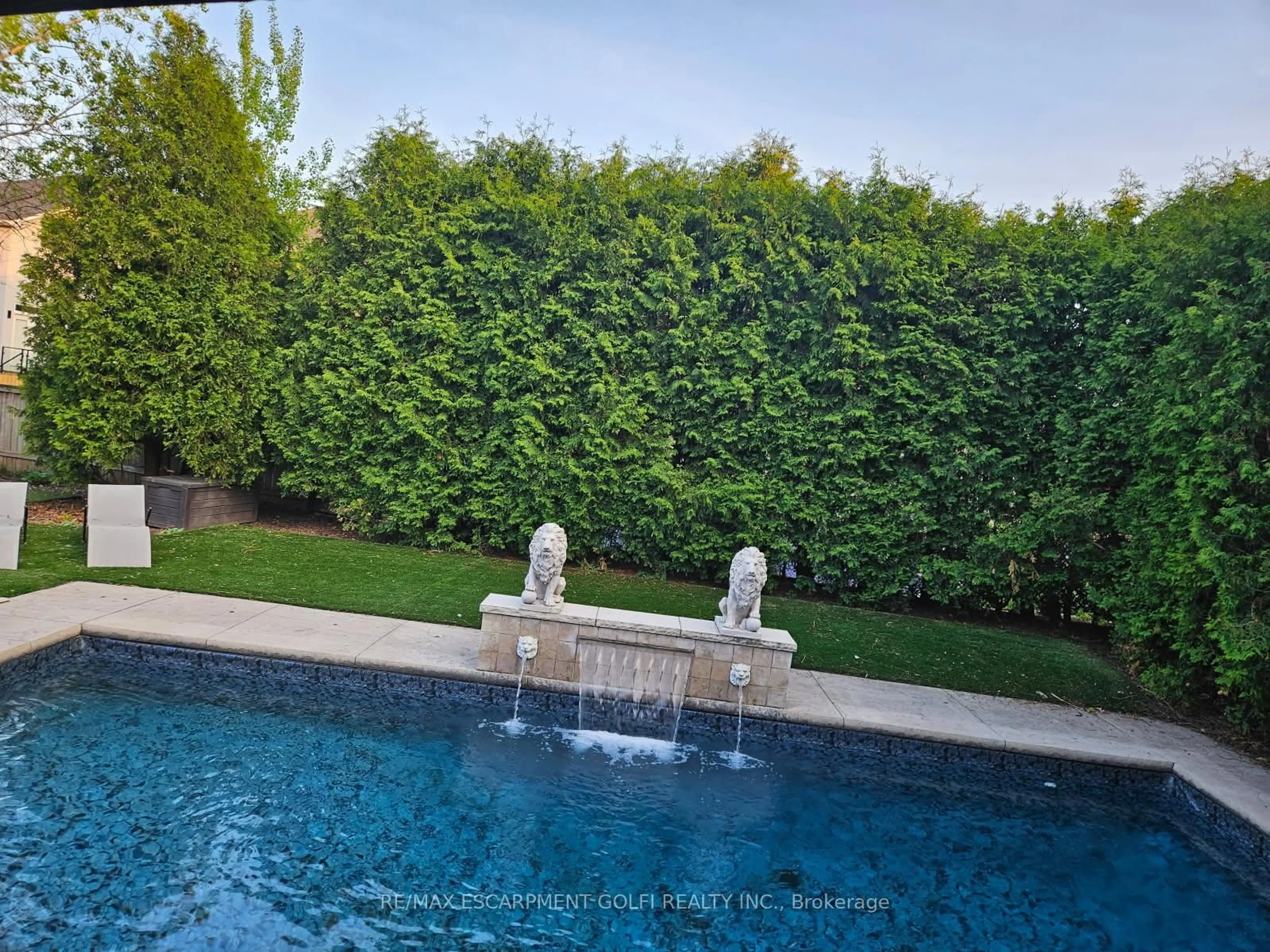 Pool for 27 Surrey Dr, Hamilton Ontario L9K 1L9