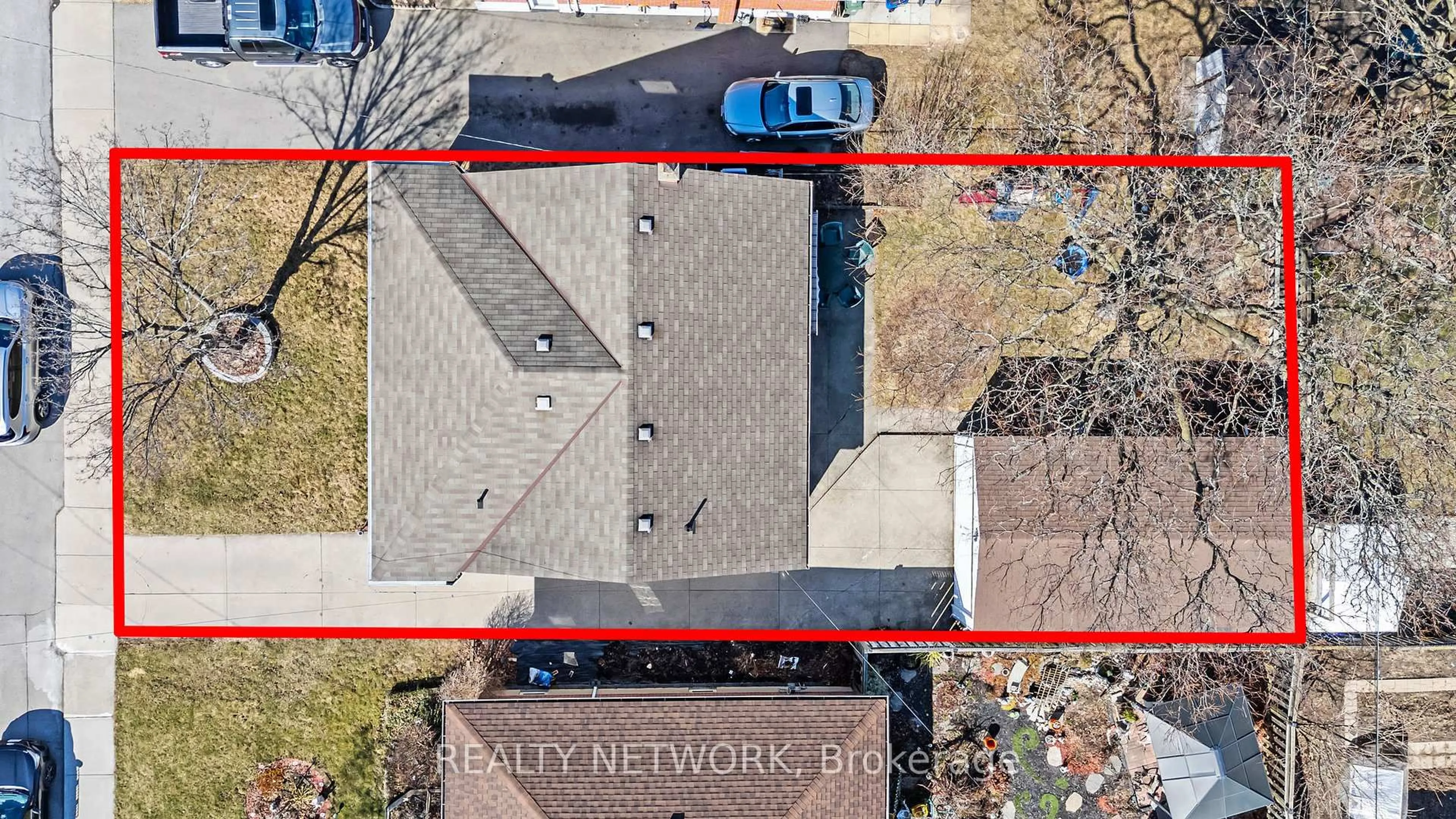 A pic from outside/outdoor area/front of a property/back of a property/a pic from drone, unknown for 7 Greenwood St, Hamilton Ontario L8T 3N2