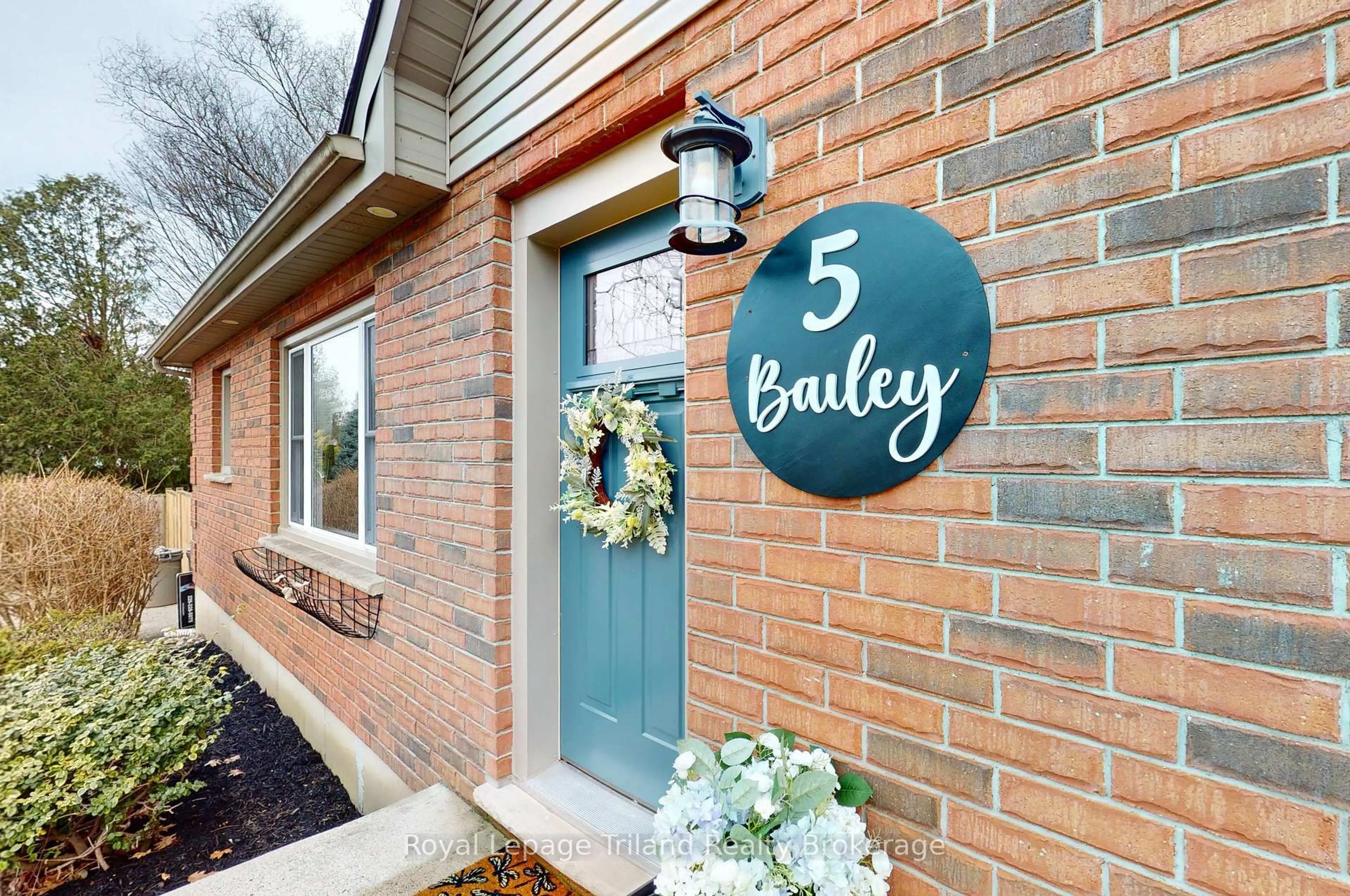 Indoor entryway for 5 Bailey St, Norwich Ontario N0J 1P0