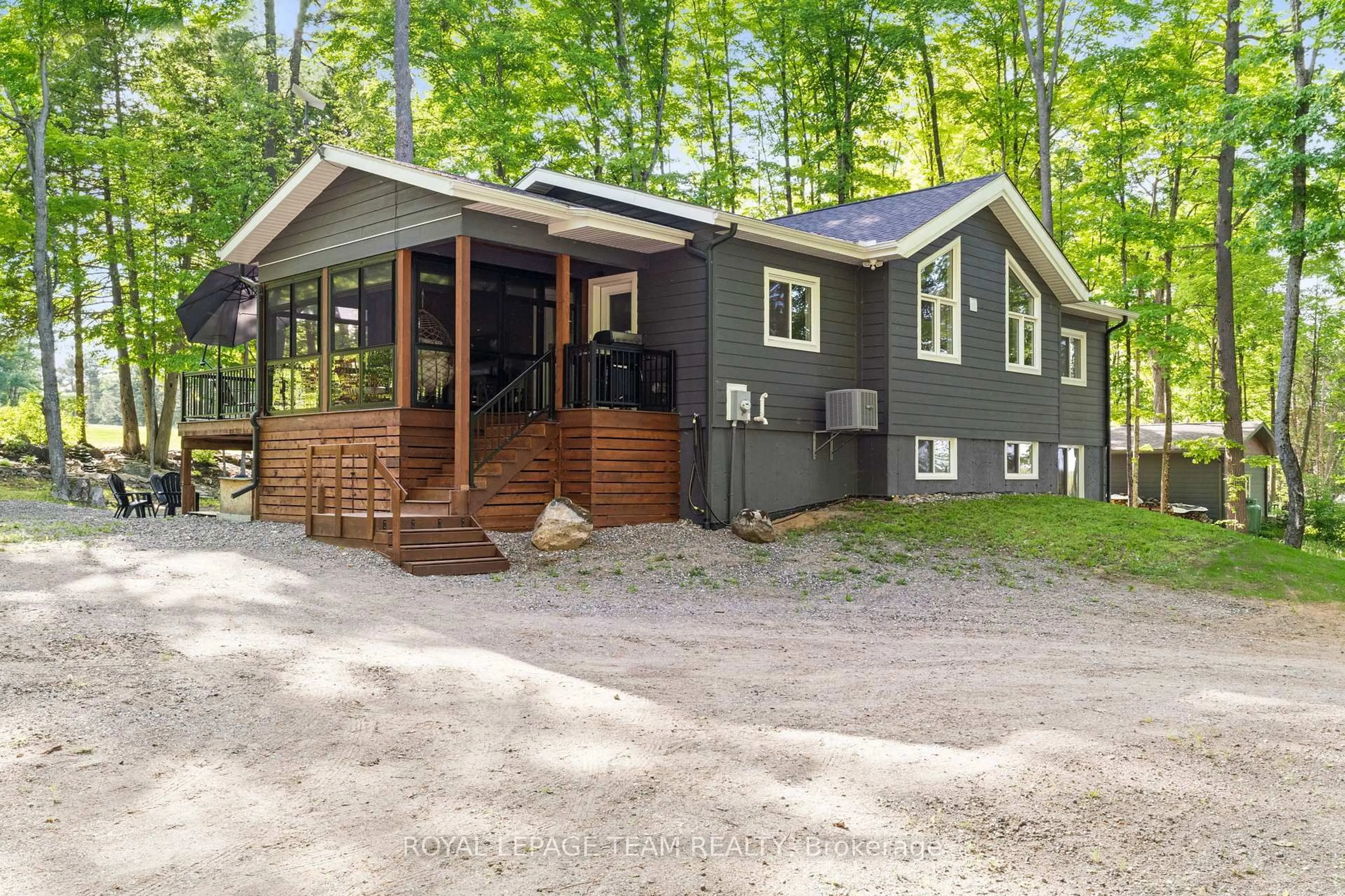 Home with vinyl exterior material, unknown for 31 MORNING FLIGHT Crt, Calabogie Ontario K0J 1H0