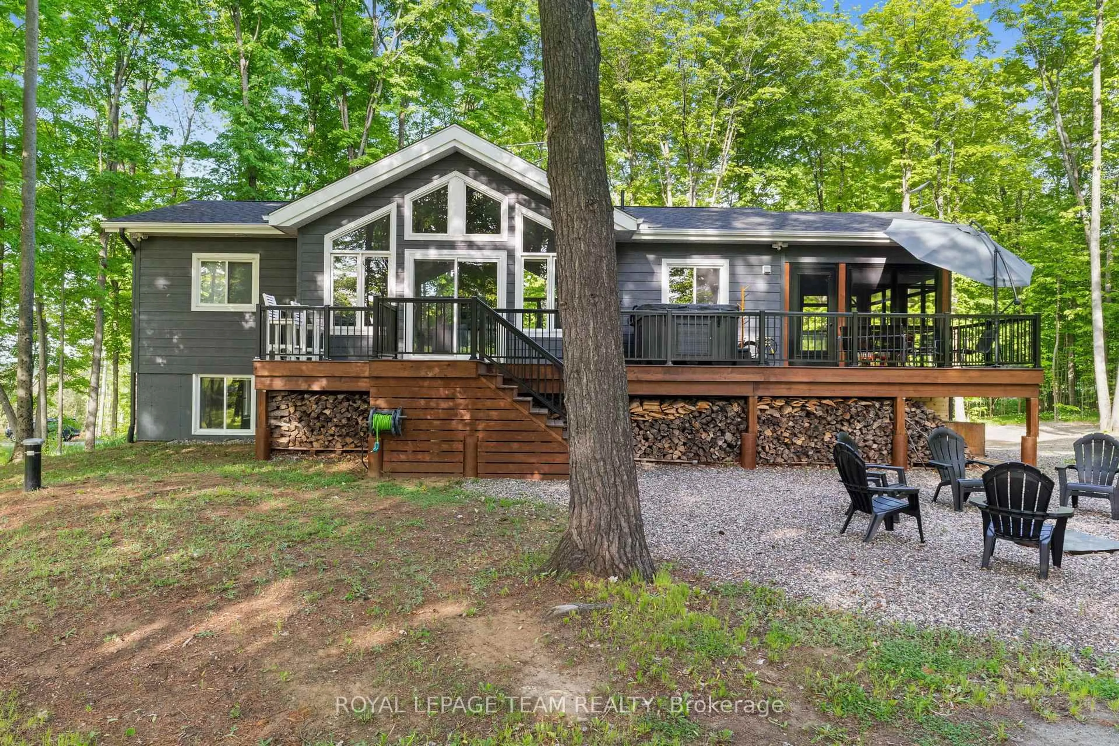 Home with vinyl exterior material, water/lake/river/ocean view for 31 MORNING FLIGHT Crt, Calabogie Ontario K0J 1H0