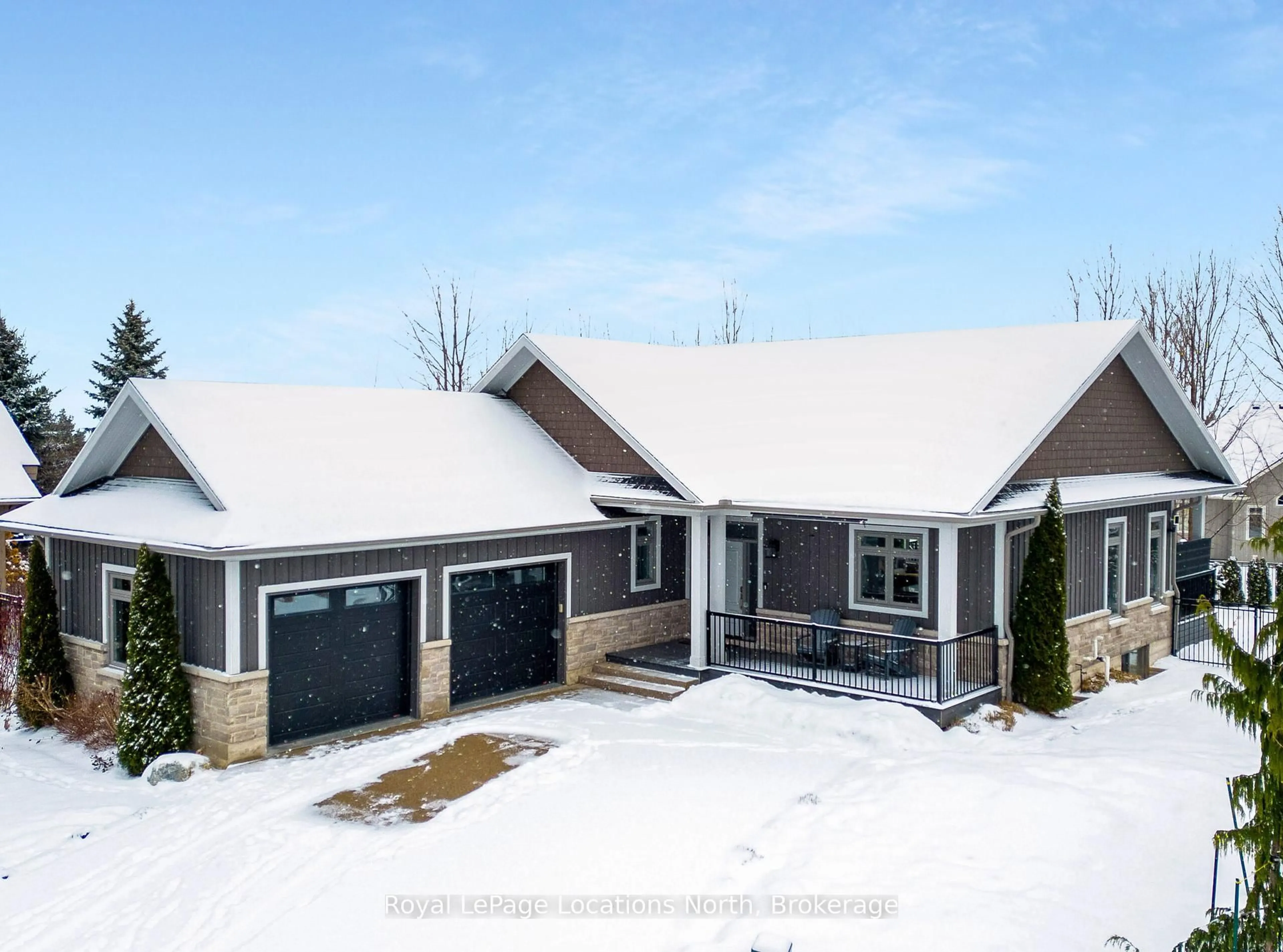 Home with vinyl exterior material, street for 107 Hoggard Crt, Blue Mountains Ontario N0H 2P0