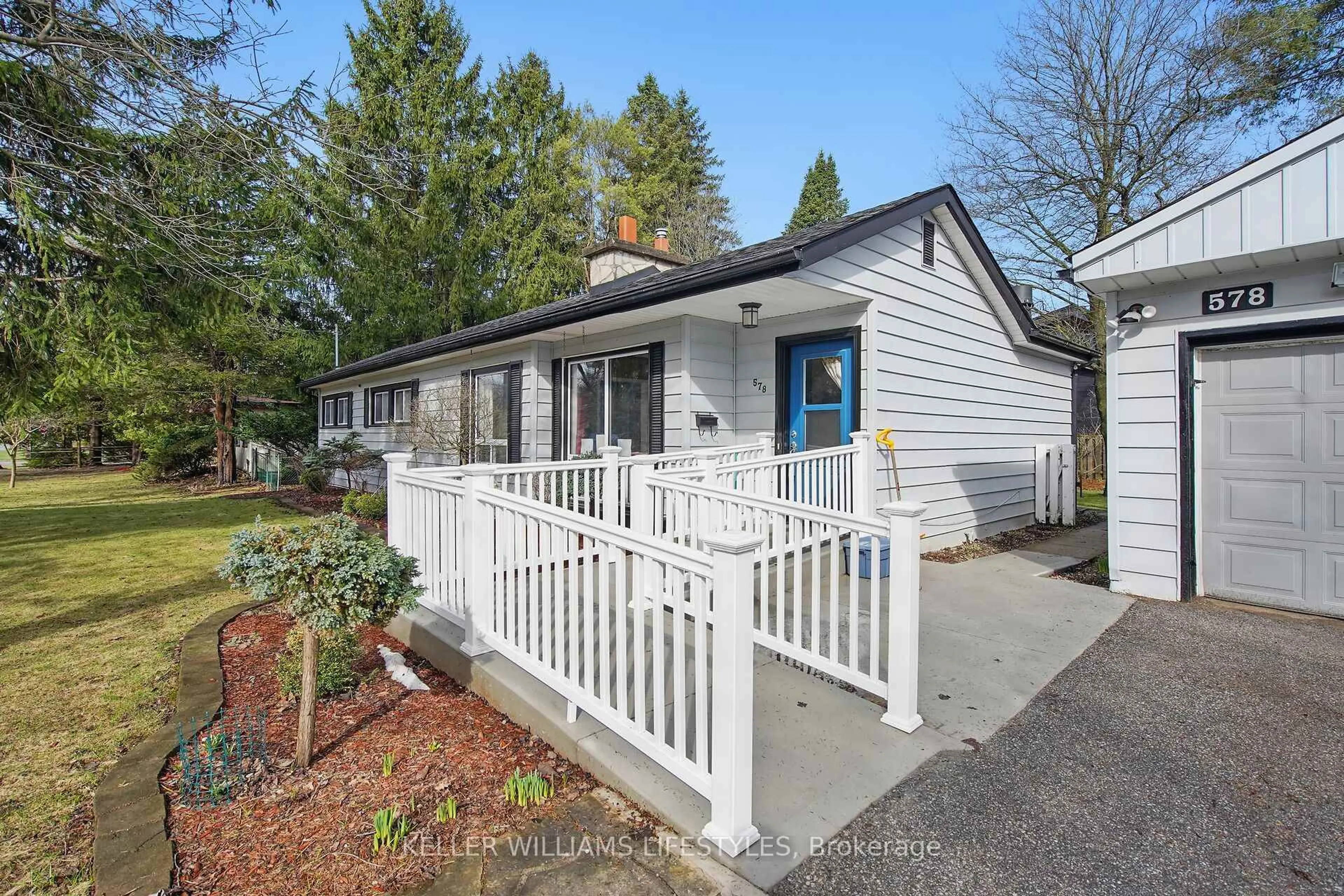 Home with vinyl exterior material, street for 578 Willowdale Ave, London North Ontario N5X 1J3