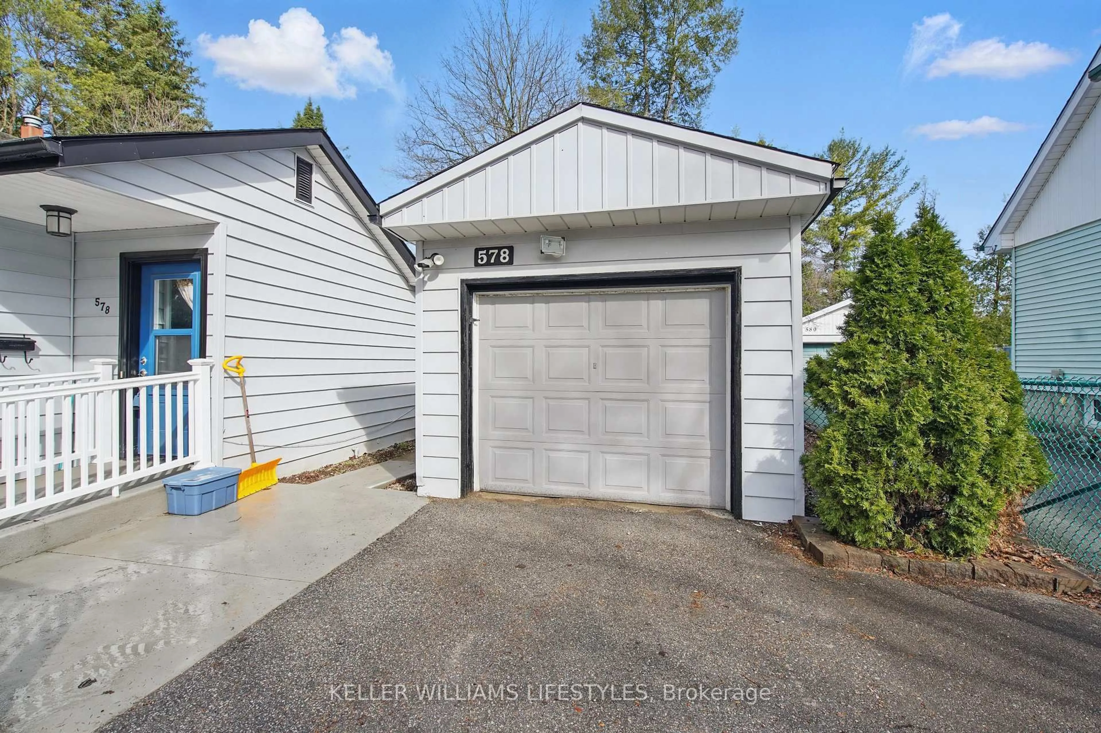 Indoor garage for 578 Willowdale Ave, London North Ontario N5X 1J3