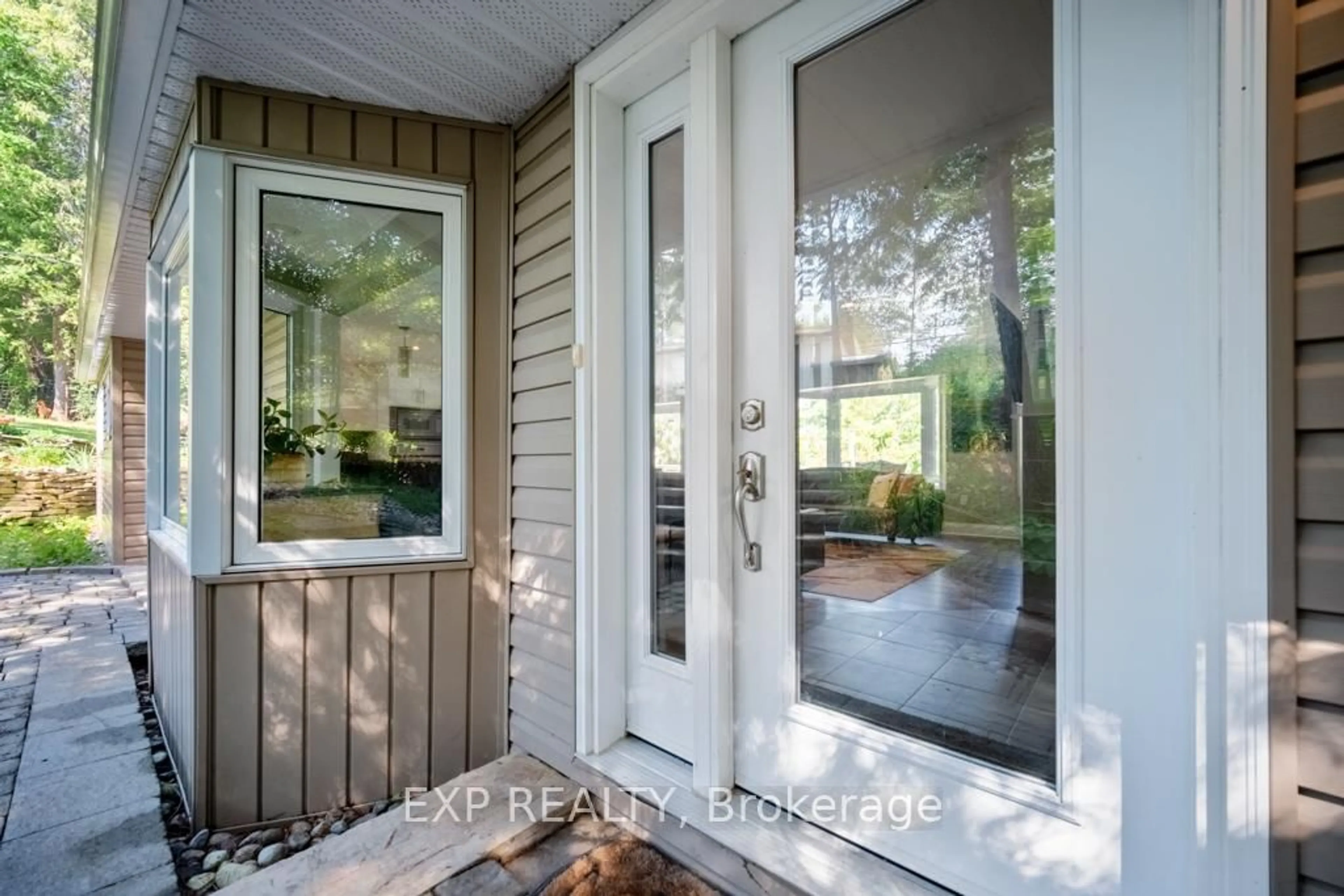 Indoor entryway for 3094 Barlow Cres, Ottawa Ontario K0A 1T0