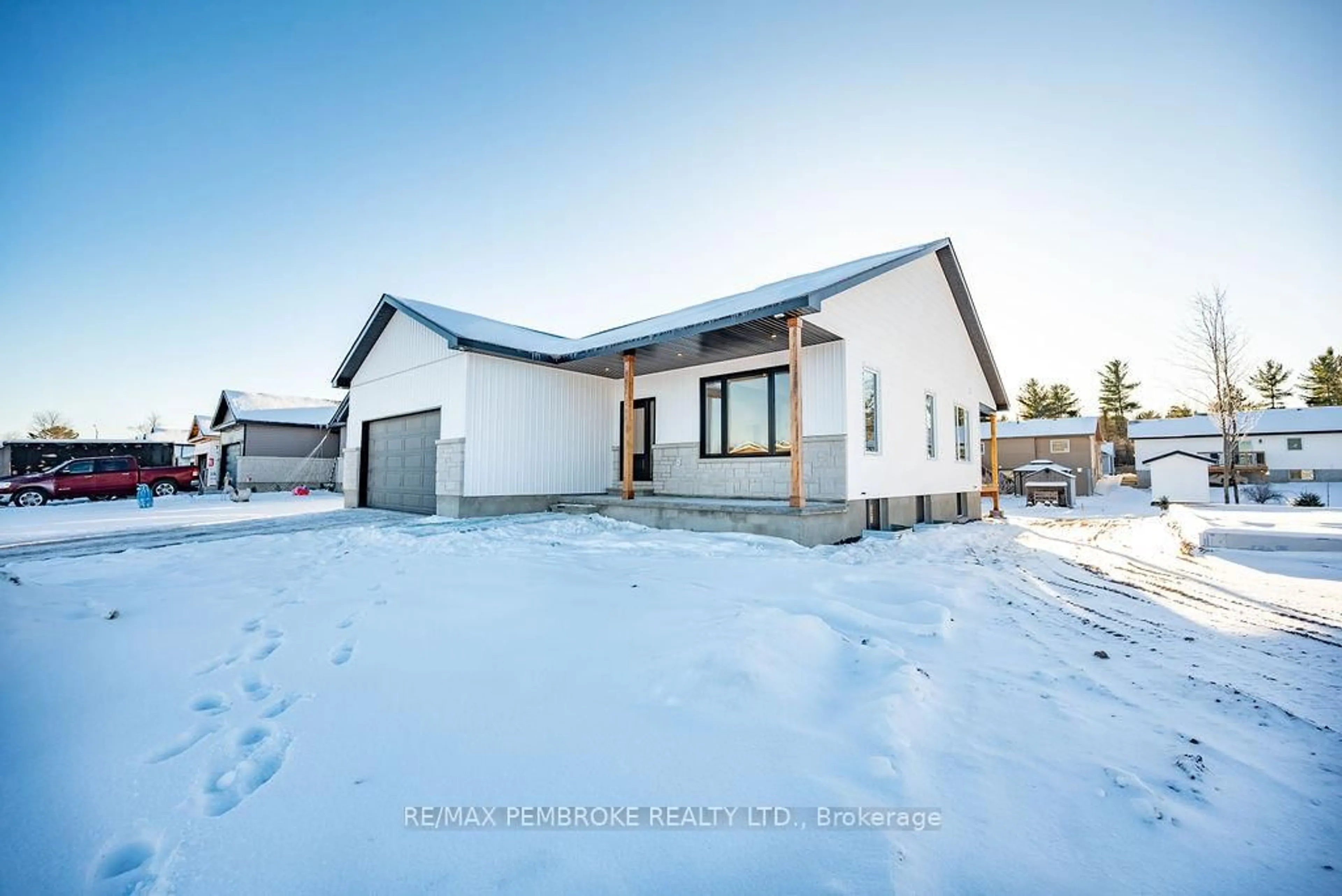 A pic from outside/outdoor area/front of a property/back of a property/a pic from drone, building for 60 Wilson Ave, Petawawa Ontario K8H 2Y3