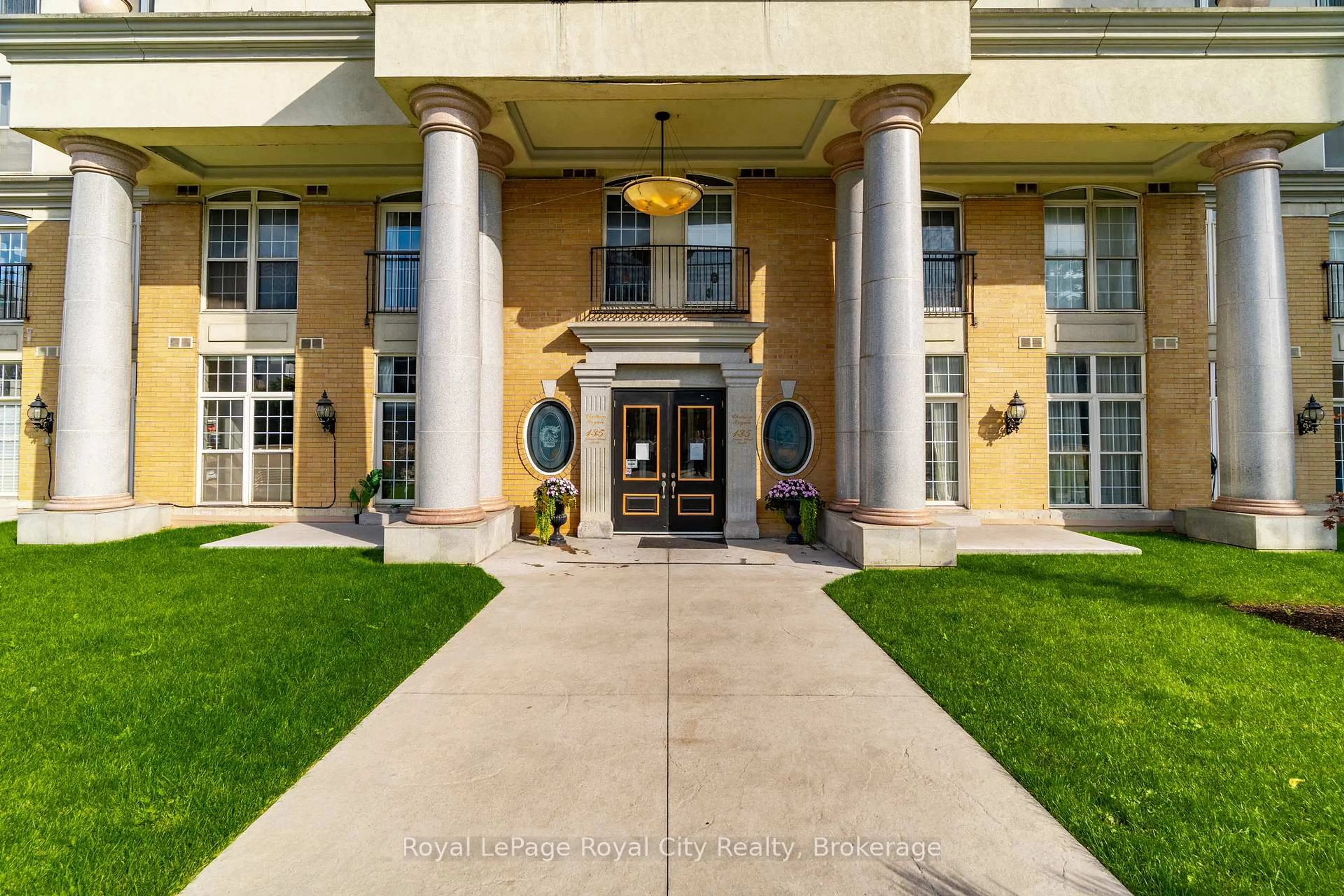 Indoor foyer for 135 James St #614, Hamilton Ontario L8P 2Z6