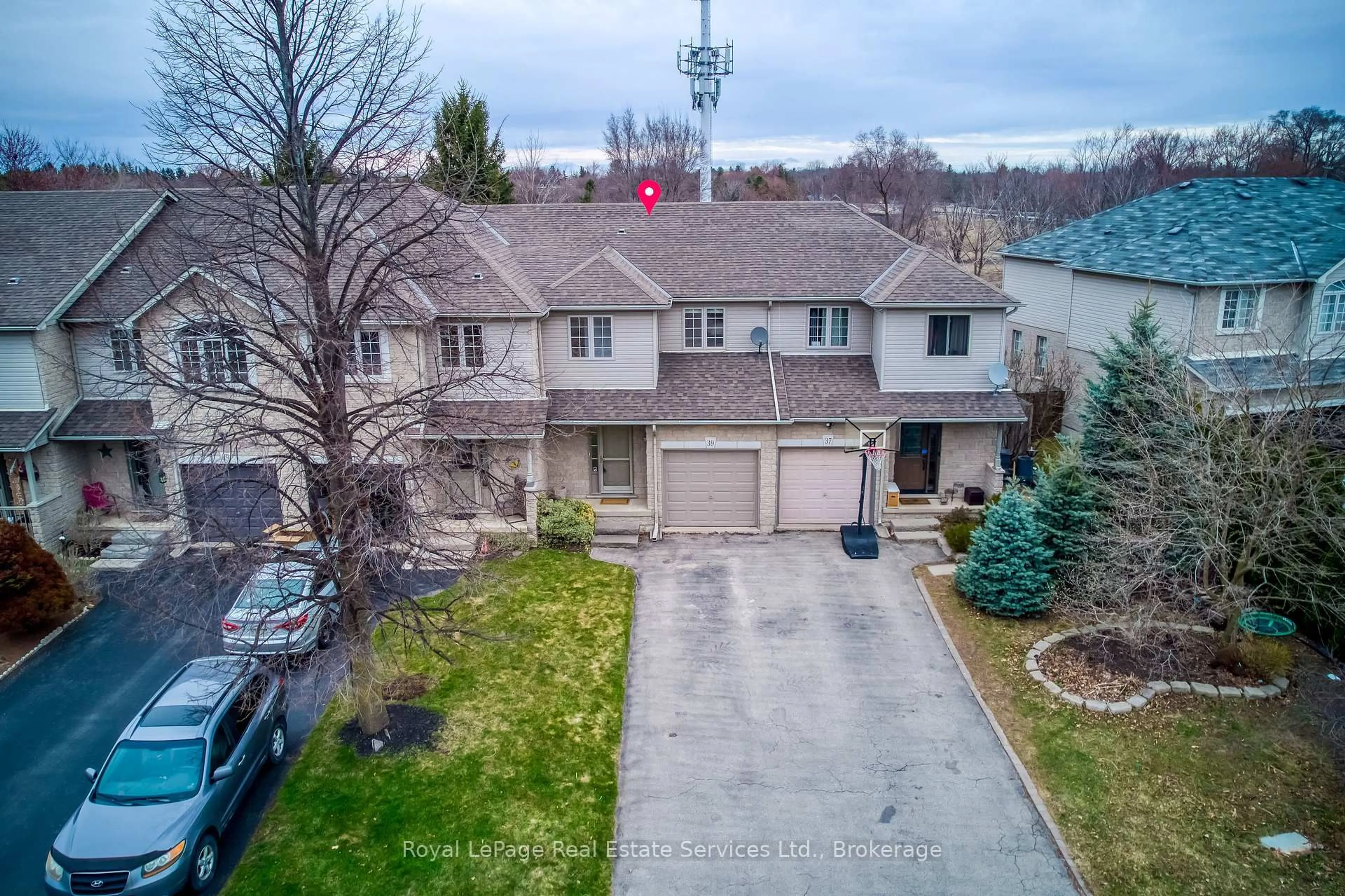A pic from outside/outdoor area/front of a property/back of a property/a pic from drone, street for 39 Foxborough Dr, Hamilton Ontario L9G 4Y9