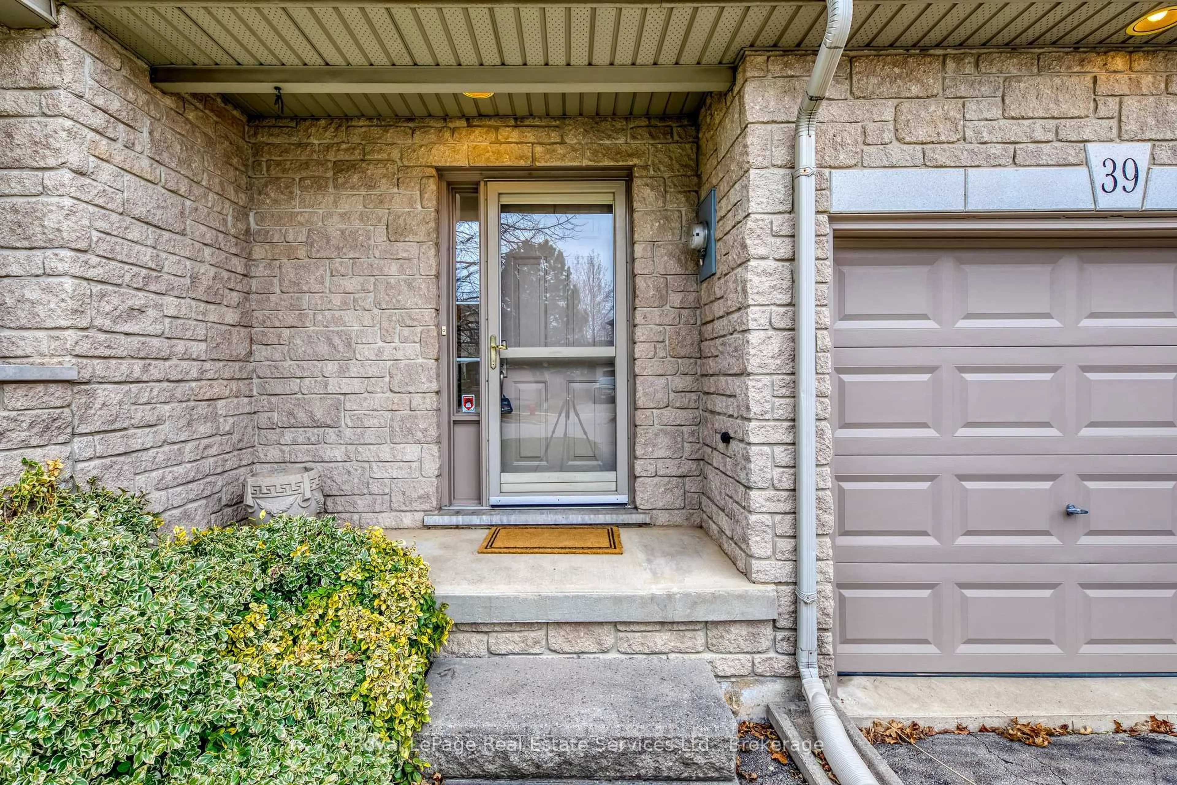 Unknown for 39 Foxborough Dr, Hamilton Ontario L9G 4Y9