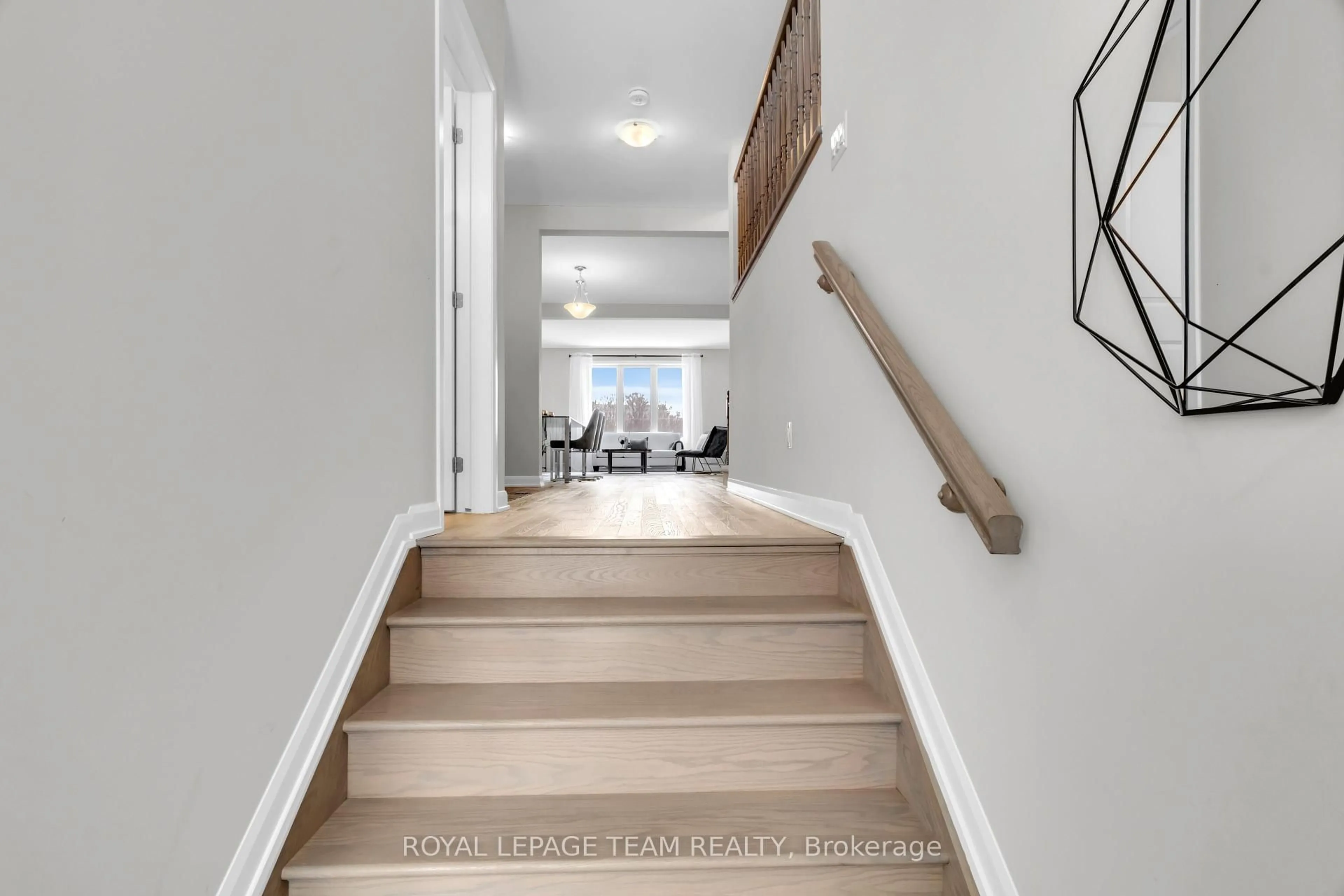 Unknown for 304 Cloyne Cres, Ottawa Ontario K2J 6W3