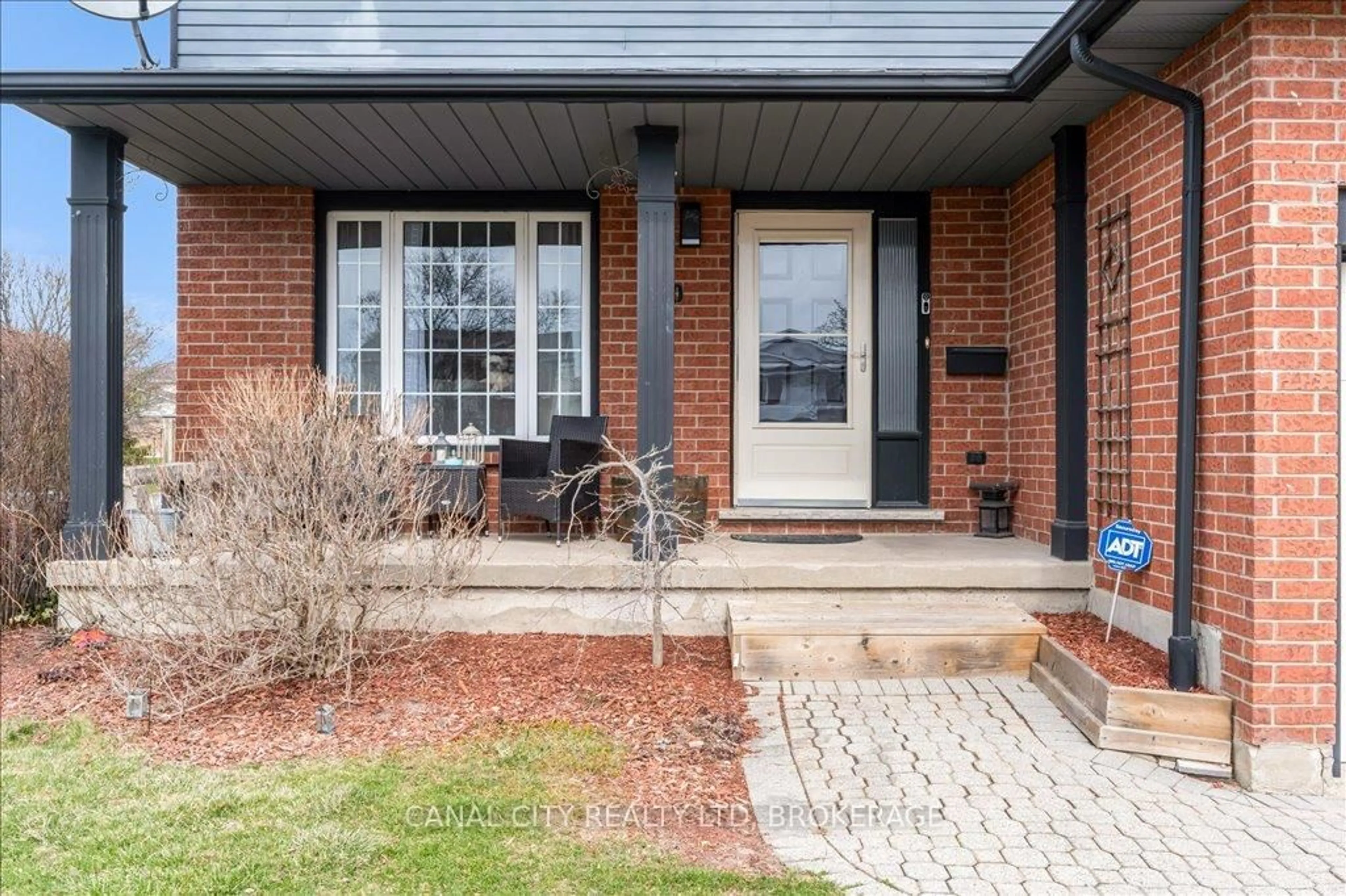 Home with brick exterior material, street for 20 Capri St, Thorold Ontario L2V 4S8