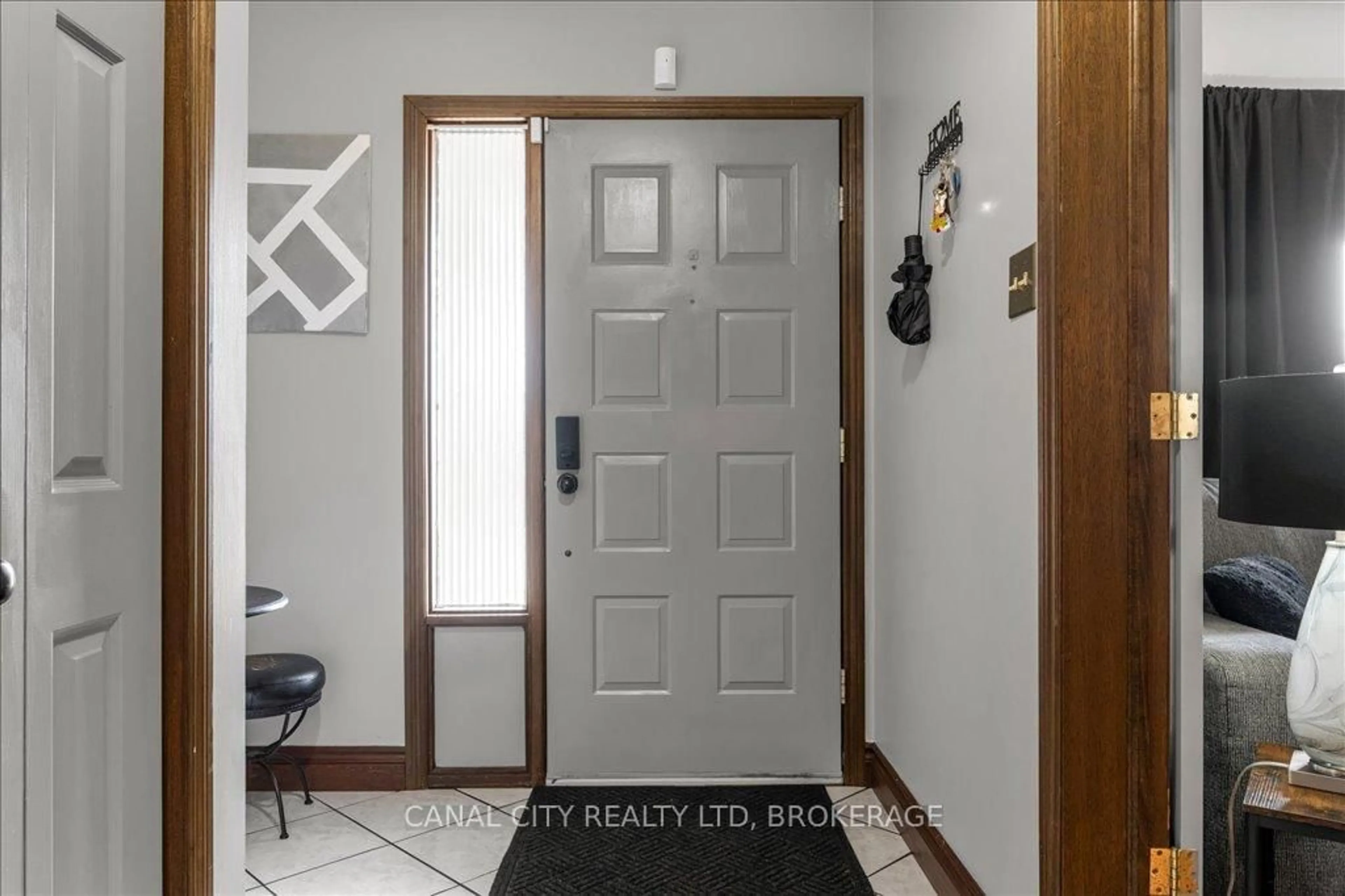 Indoor entryway for 20 Capri St, Thorold Ontario L2V 4S8