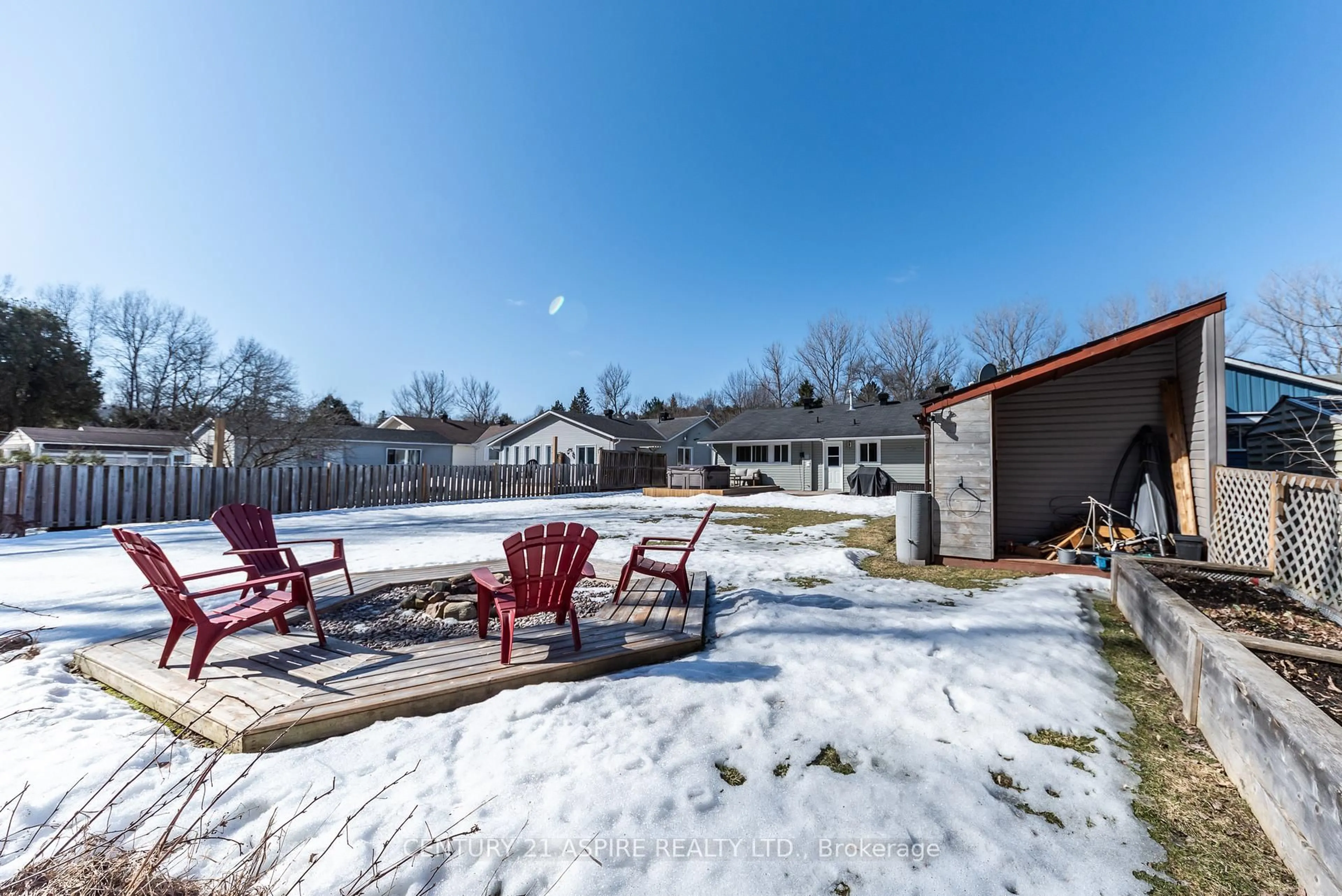 Patio, unknown for 51 Beach Ave, Deep River Ontario K0J 1P0