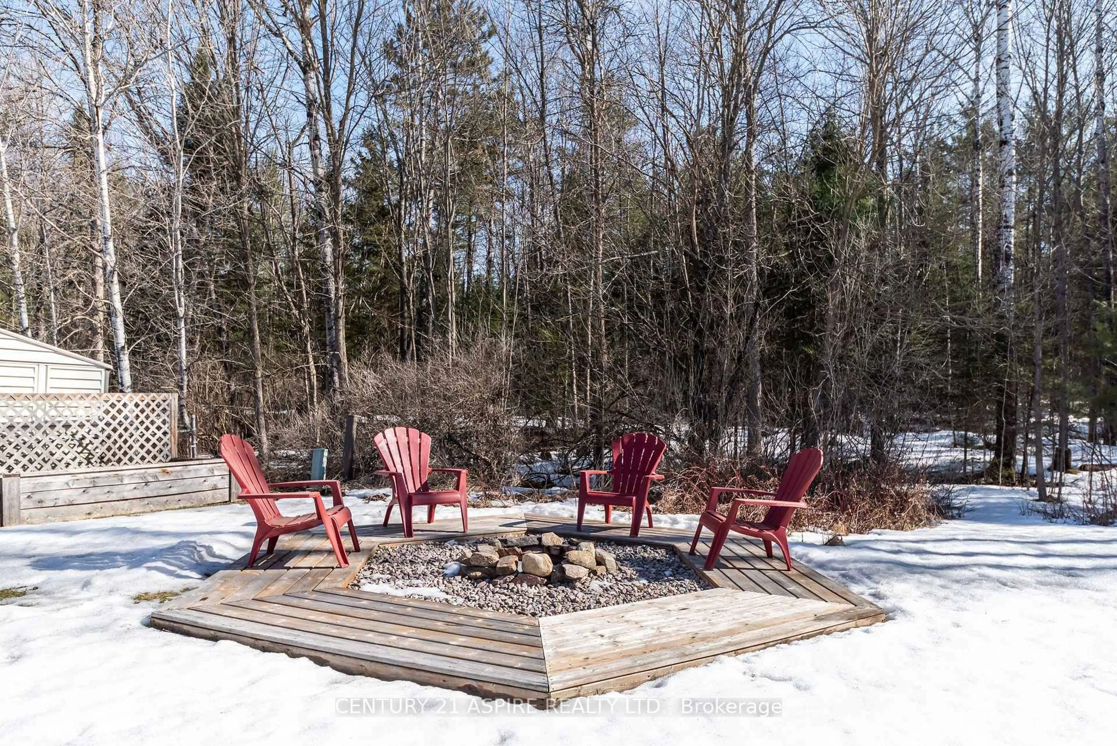 Patio, water/lake/river/ocean view for 51 Beach Ave, Deep River Ontario K0J 1P0