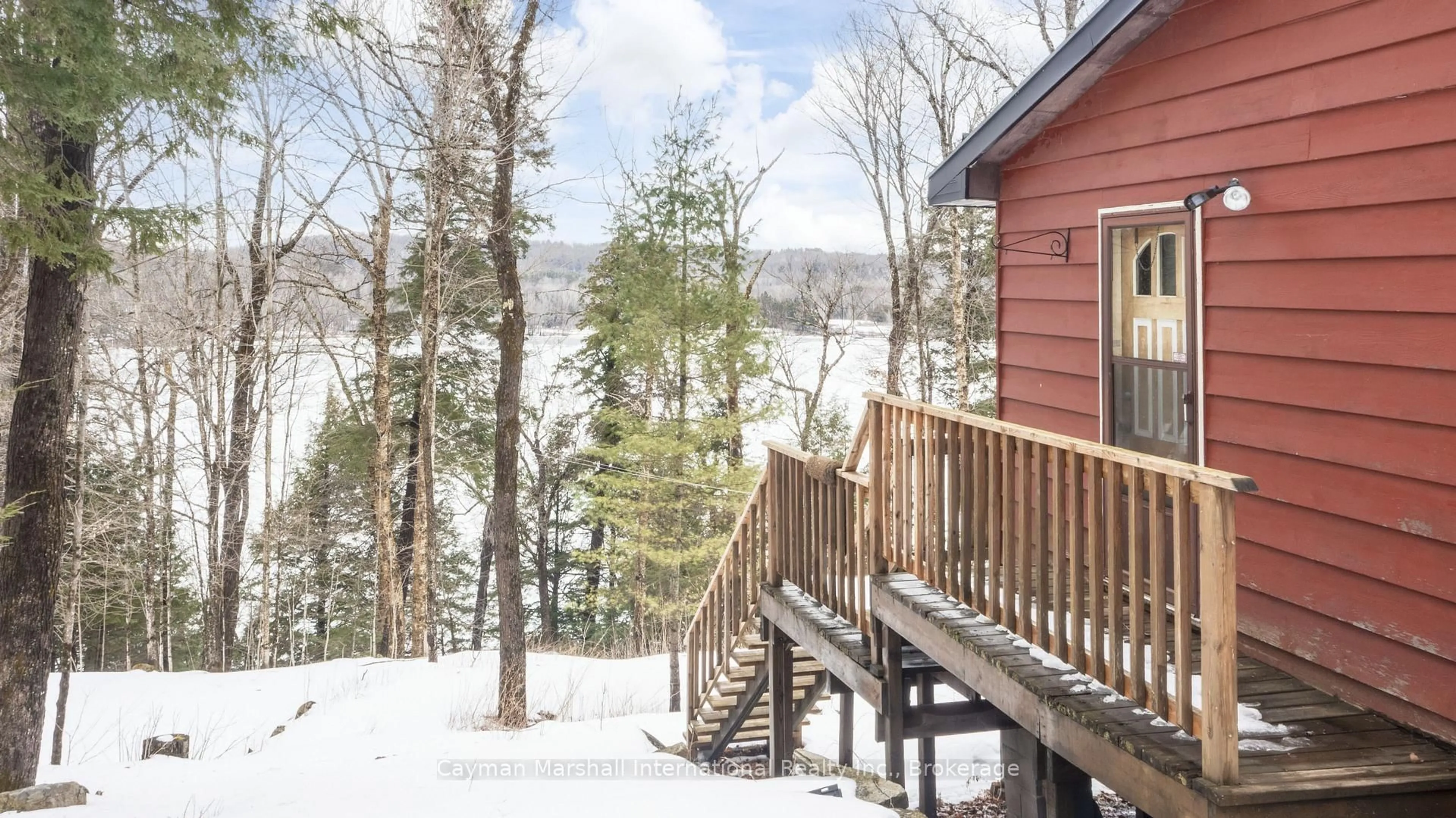 Patio, forest/trees view for 316 North Dr, Huntsville Ontario P1H 2J2