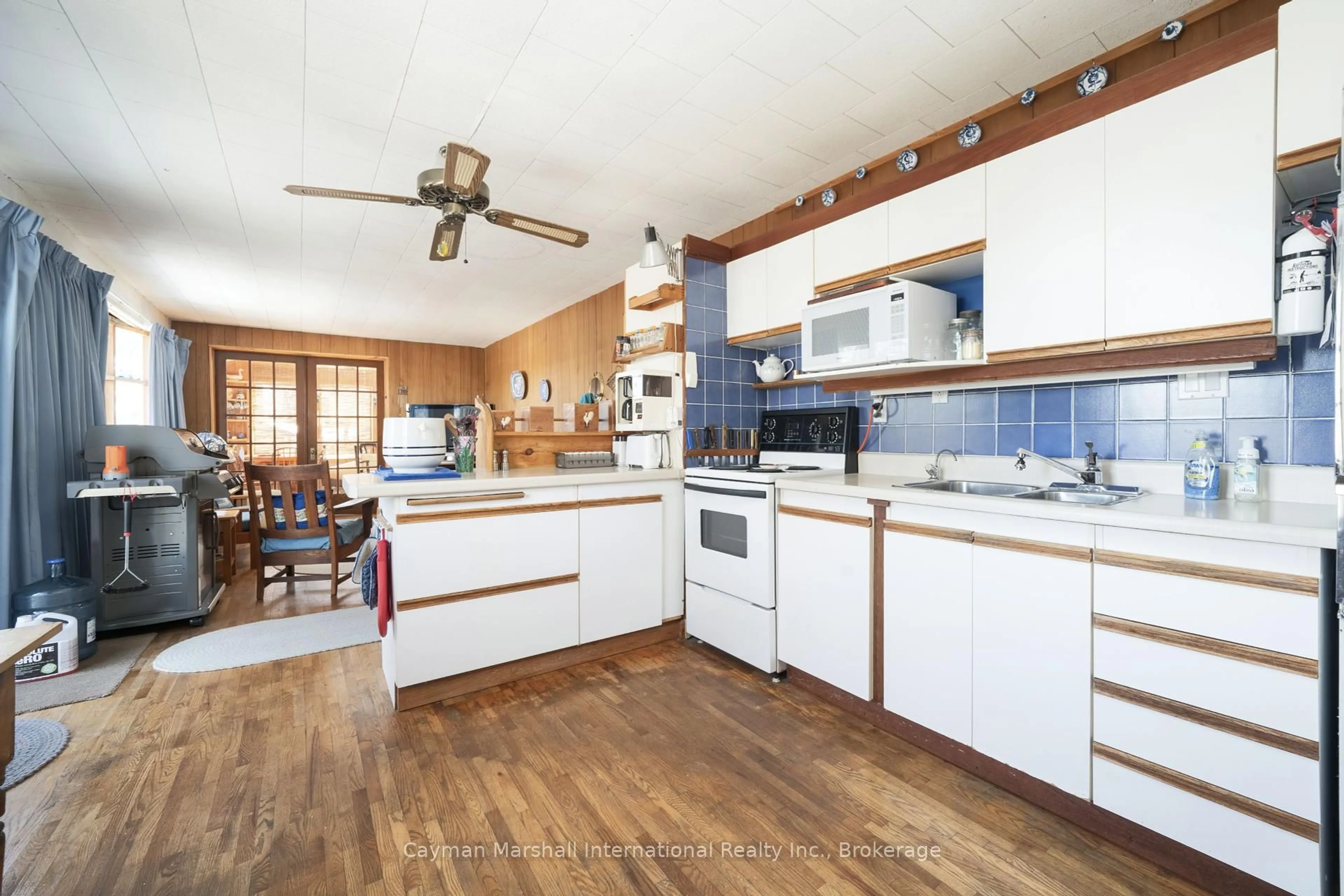 Standard kitchen, unknown for 316 North Dr, Huntsville Ontario P1H 2J2