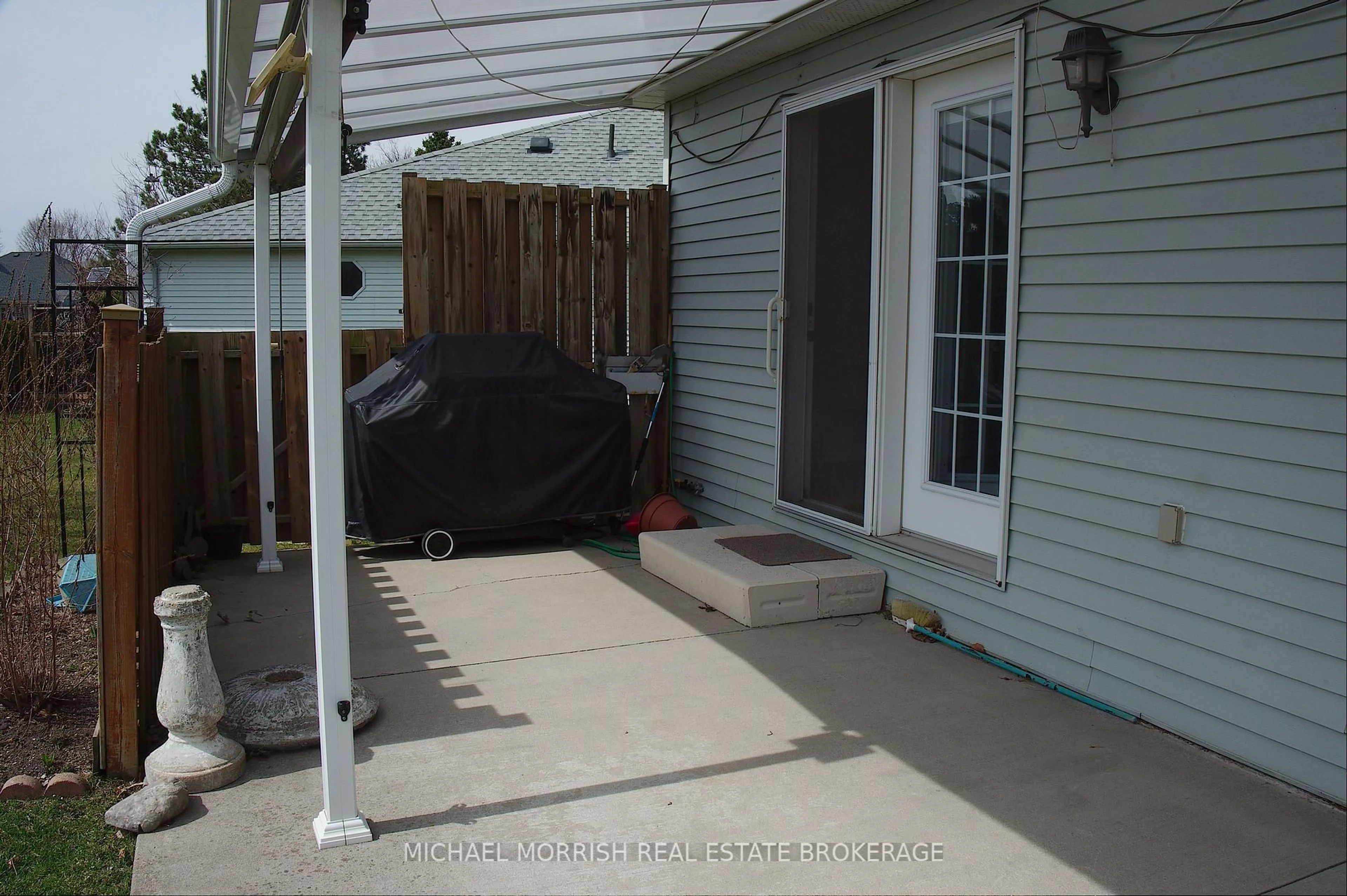 Patio, street for 36 Jackson Crt, Tillsonburg Ontario N4G 5R3