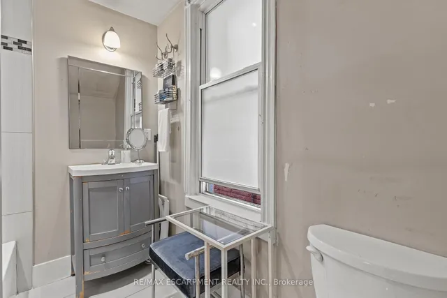 Additional property image - 181 West Ave