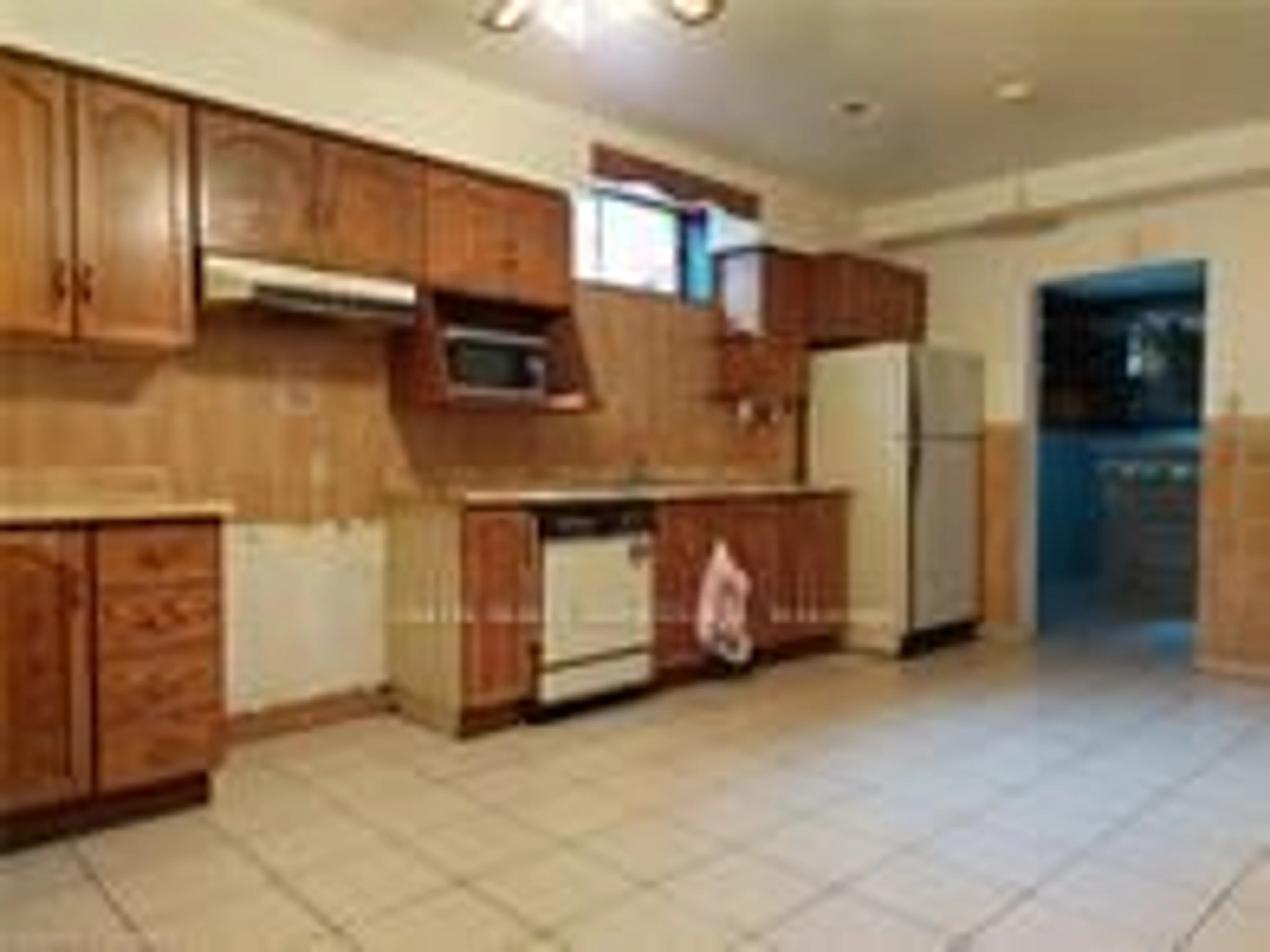 Standard kitchen, unknown for 39 Corinthian Dr, Hamilton Ontario L8W 1X3