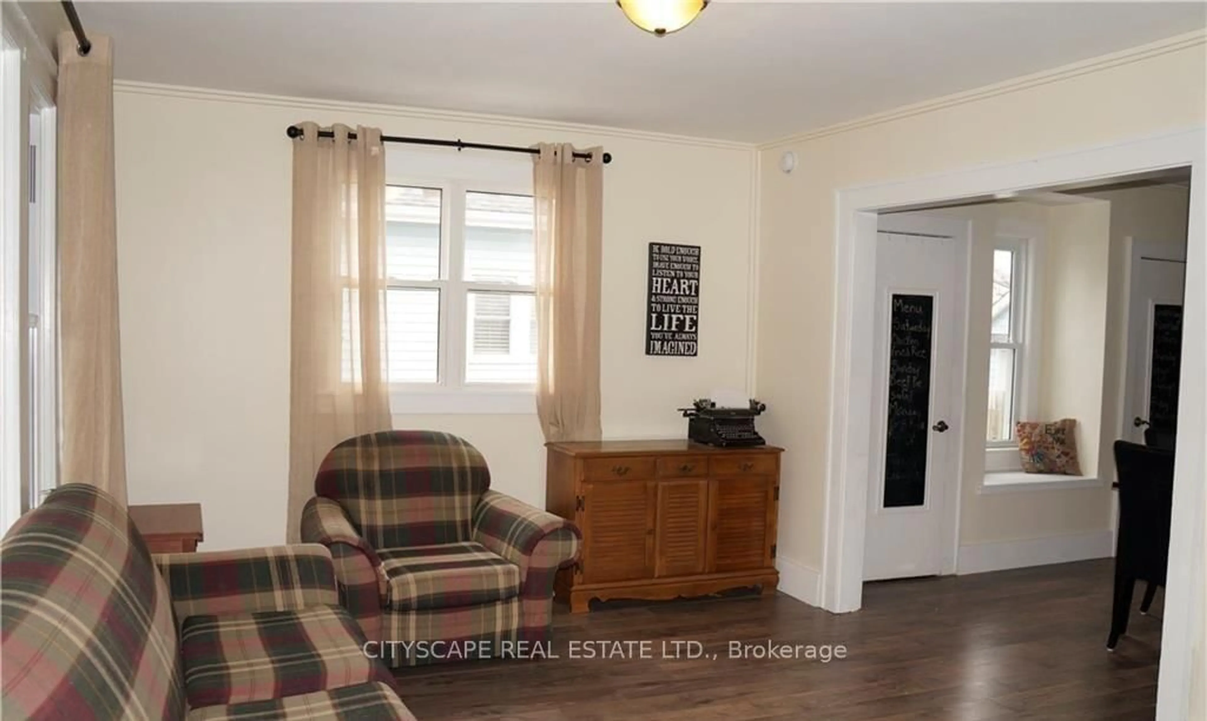 Living room with furniture, wood/laminate floor for 342 Brock St, Fort Erie Ontario L2A 2X3