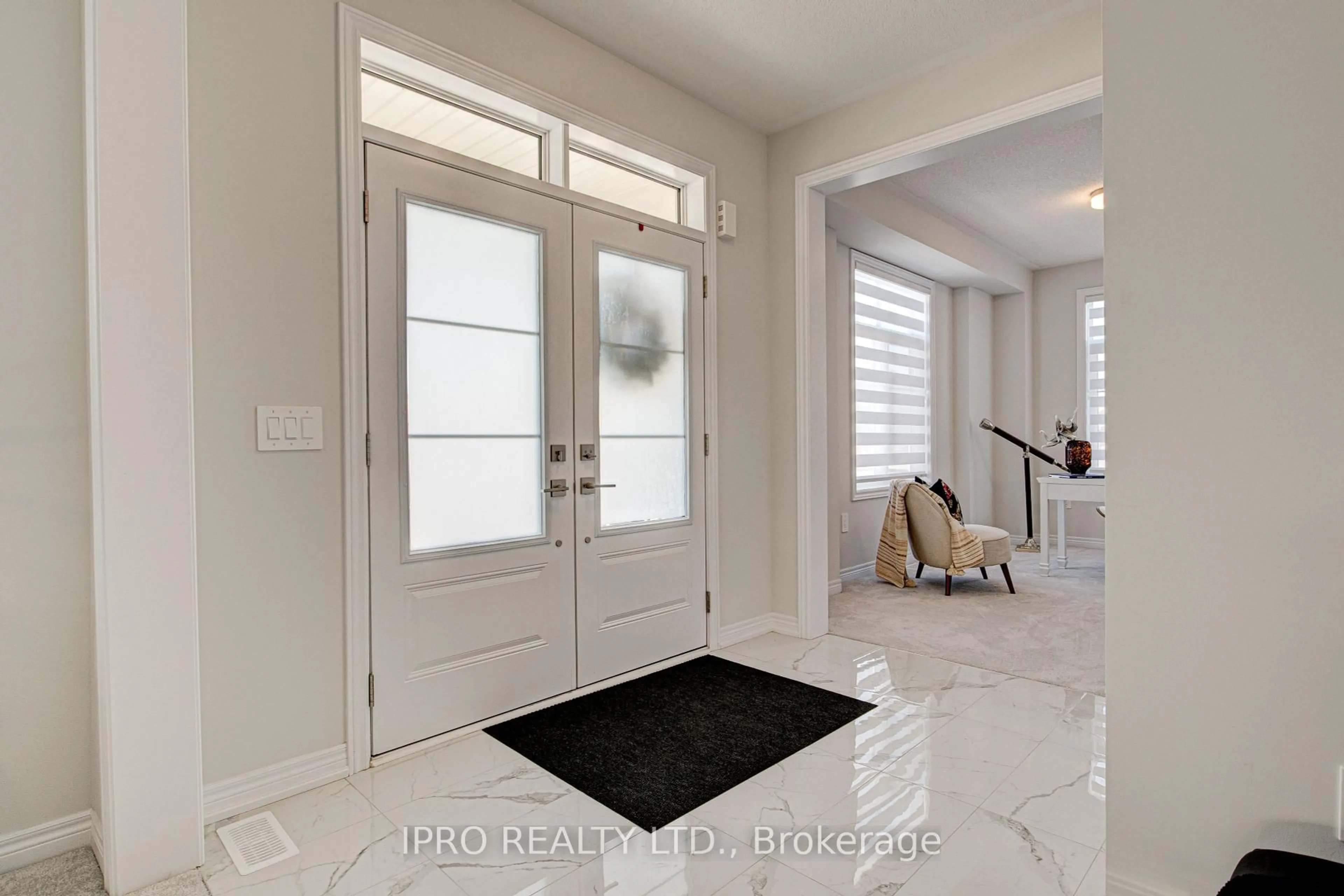 Indoor entryway for 90 Spicer St, Centre Wellington Ontario N1M 0H7