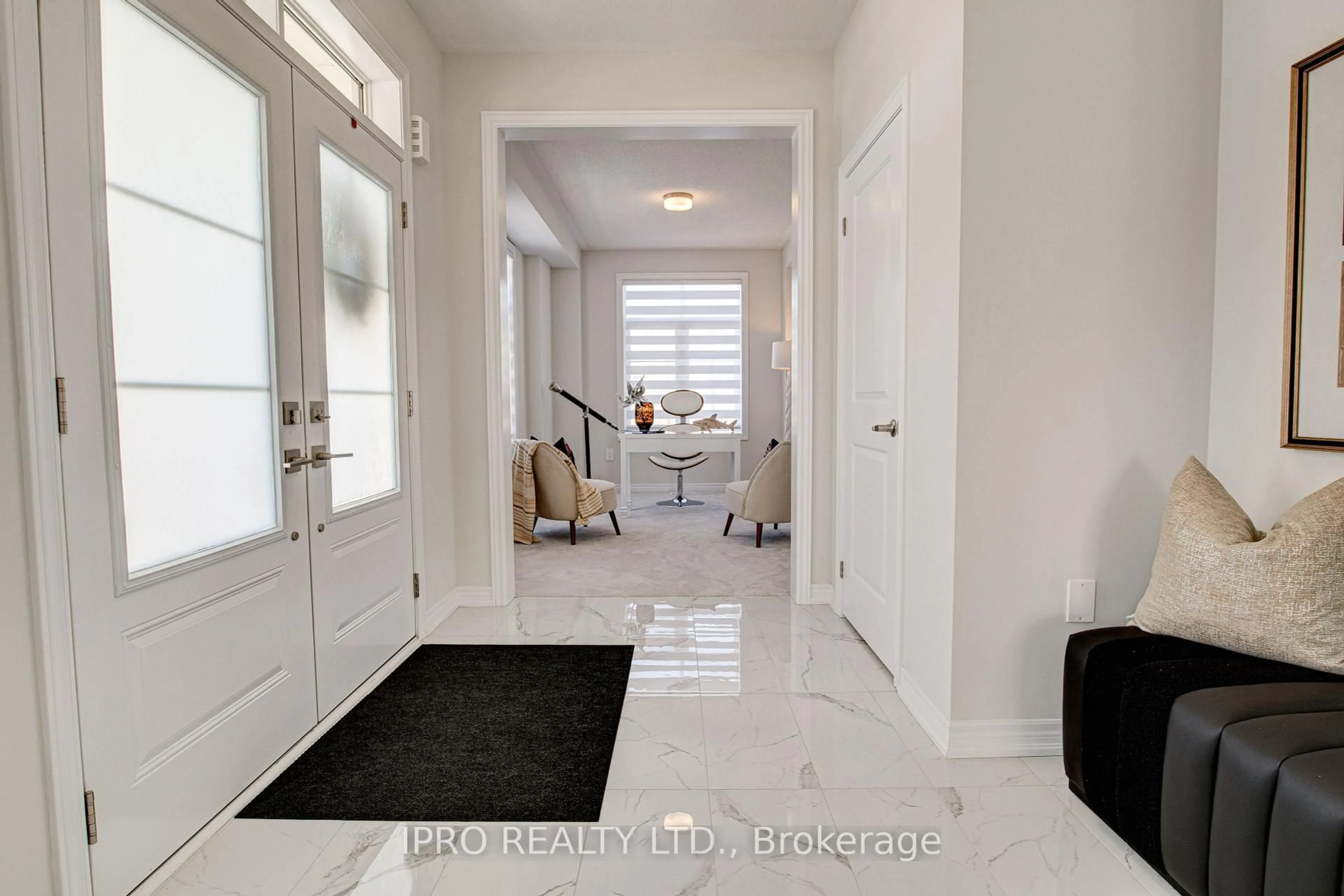 Indoor entryway for 90 Spicer St, Centre Wellington Ontario N1M 0H7