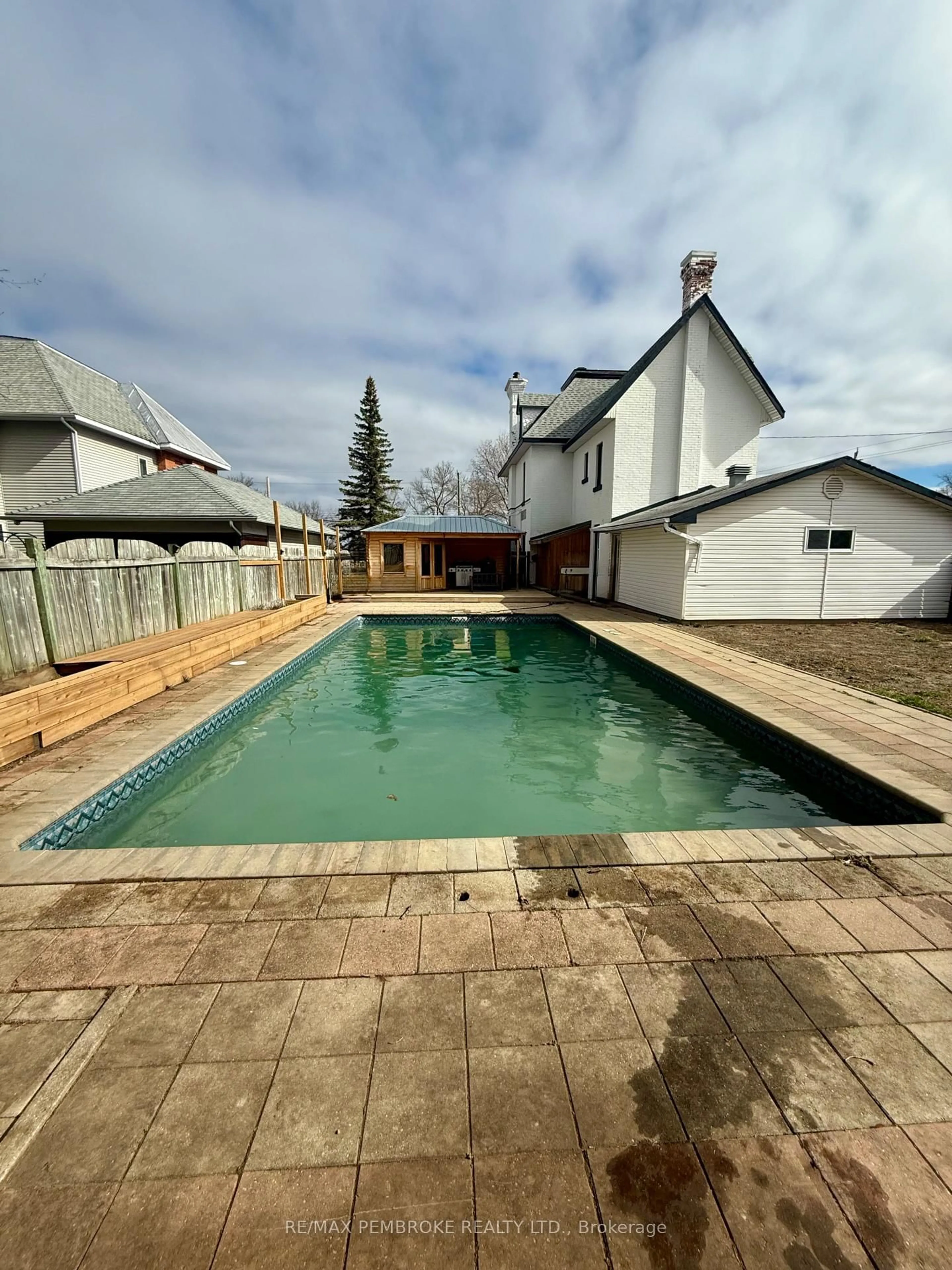 Pool for 502 Mary St, Pembroke Ontario K8A 5X1