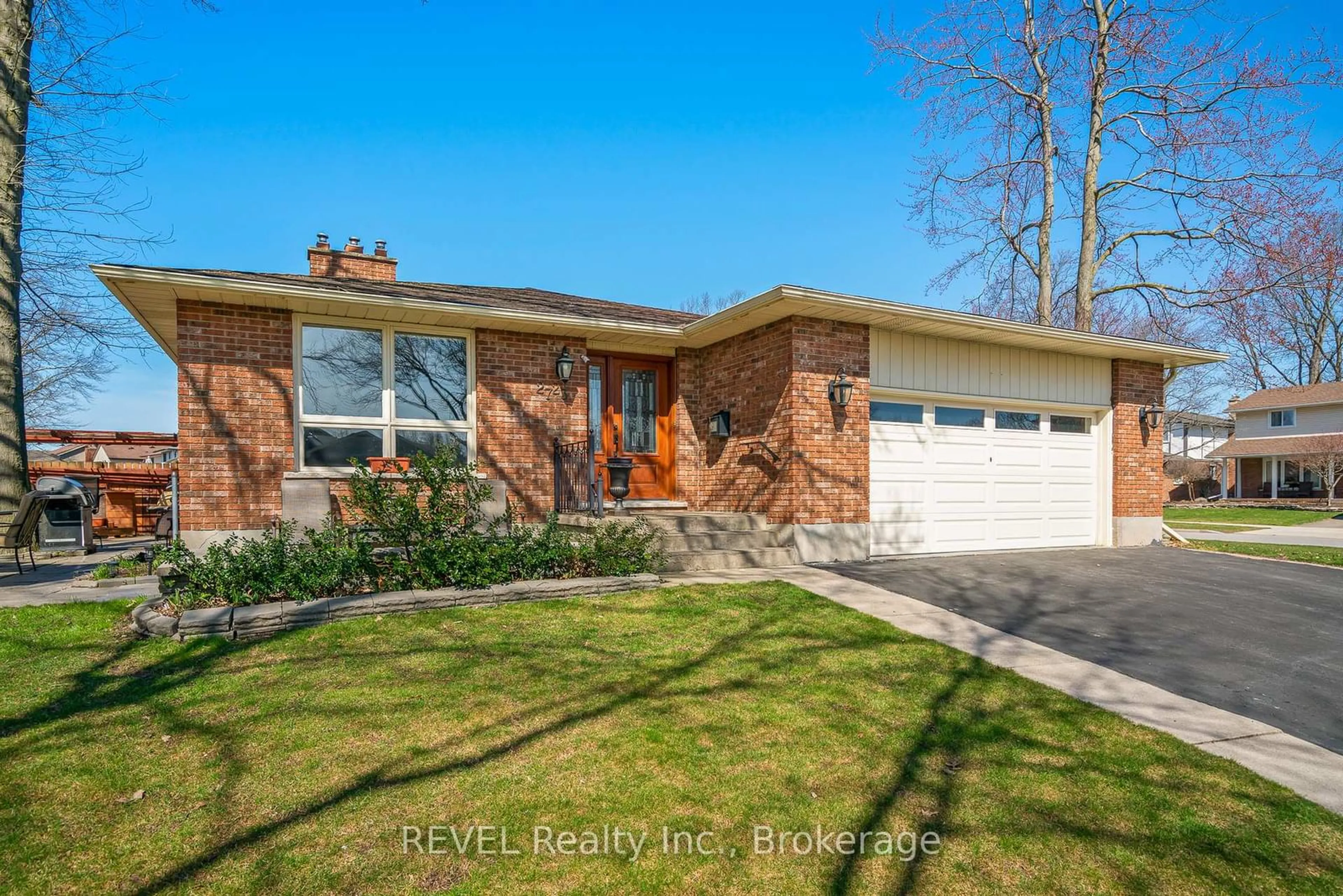 Home with brick exterior material, street for 2723 Lalemant Rd, Niagara Falls Ontario L2J 4G4