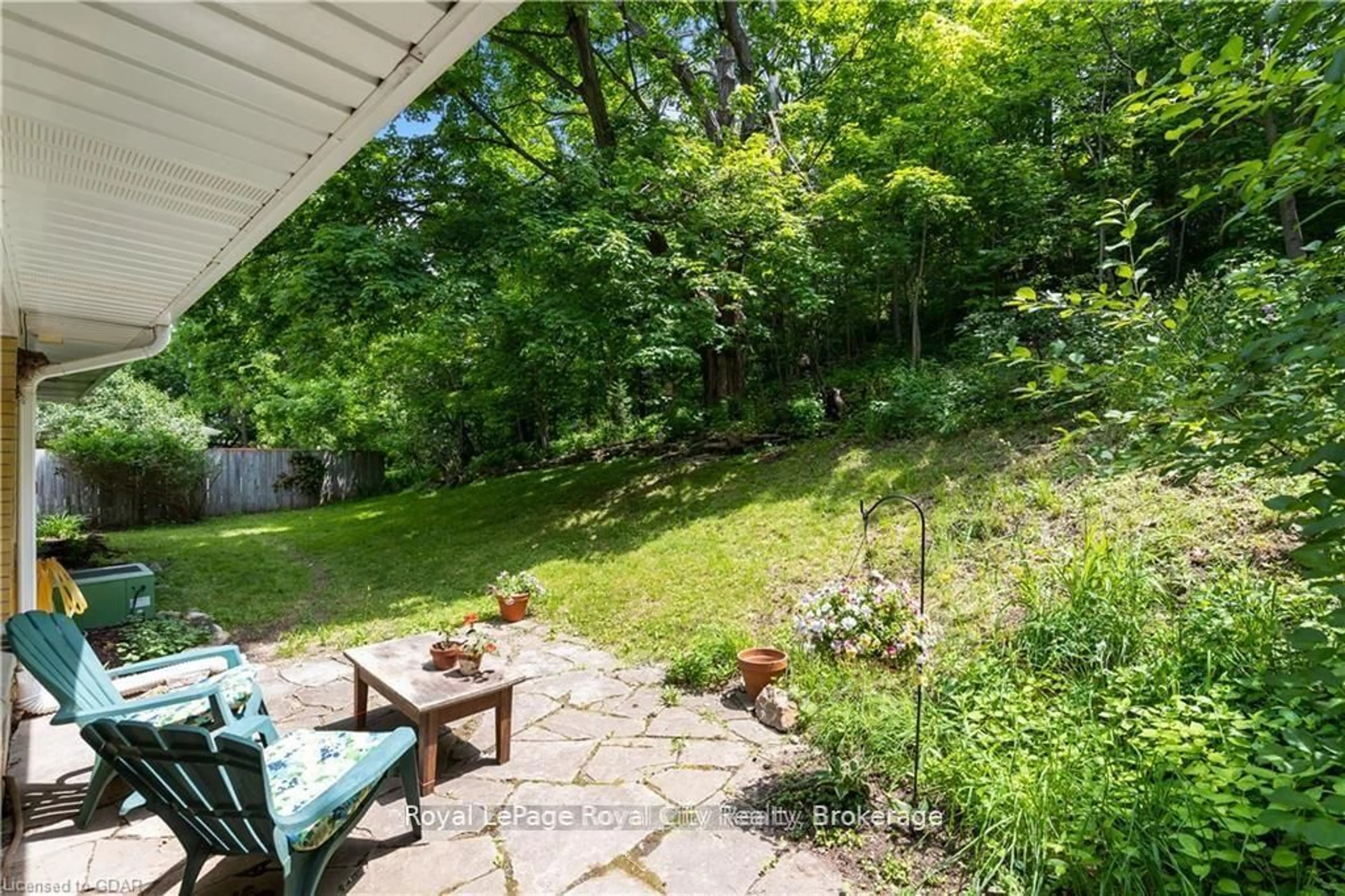 Patio, unknown for 16 Fairview Blvd, Guelph Ontario N1G 1H4