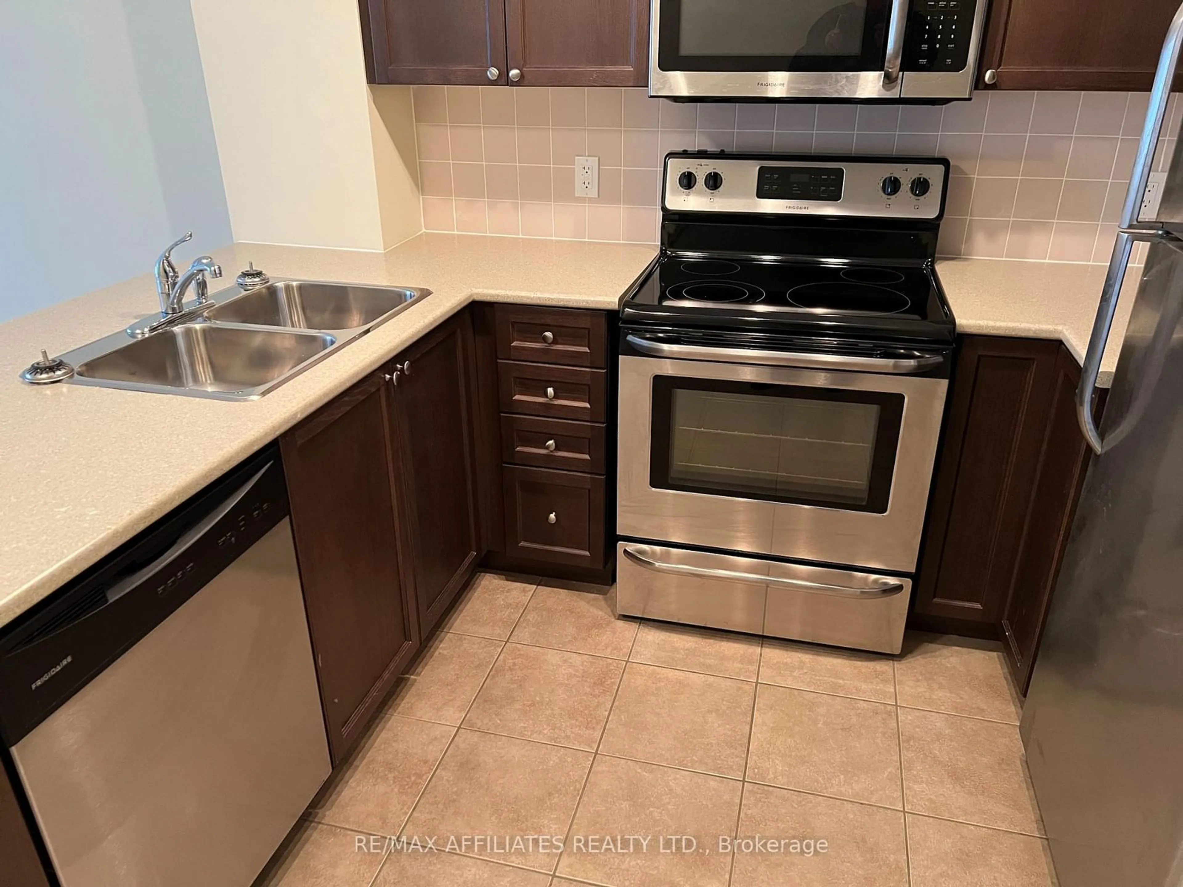 Standard kitchen, ceramic/tile floor for 304 Fir Lane, North Grenville Ontario K0G 1J0