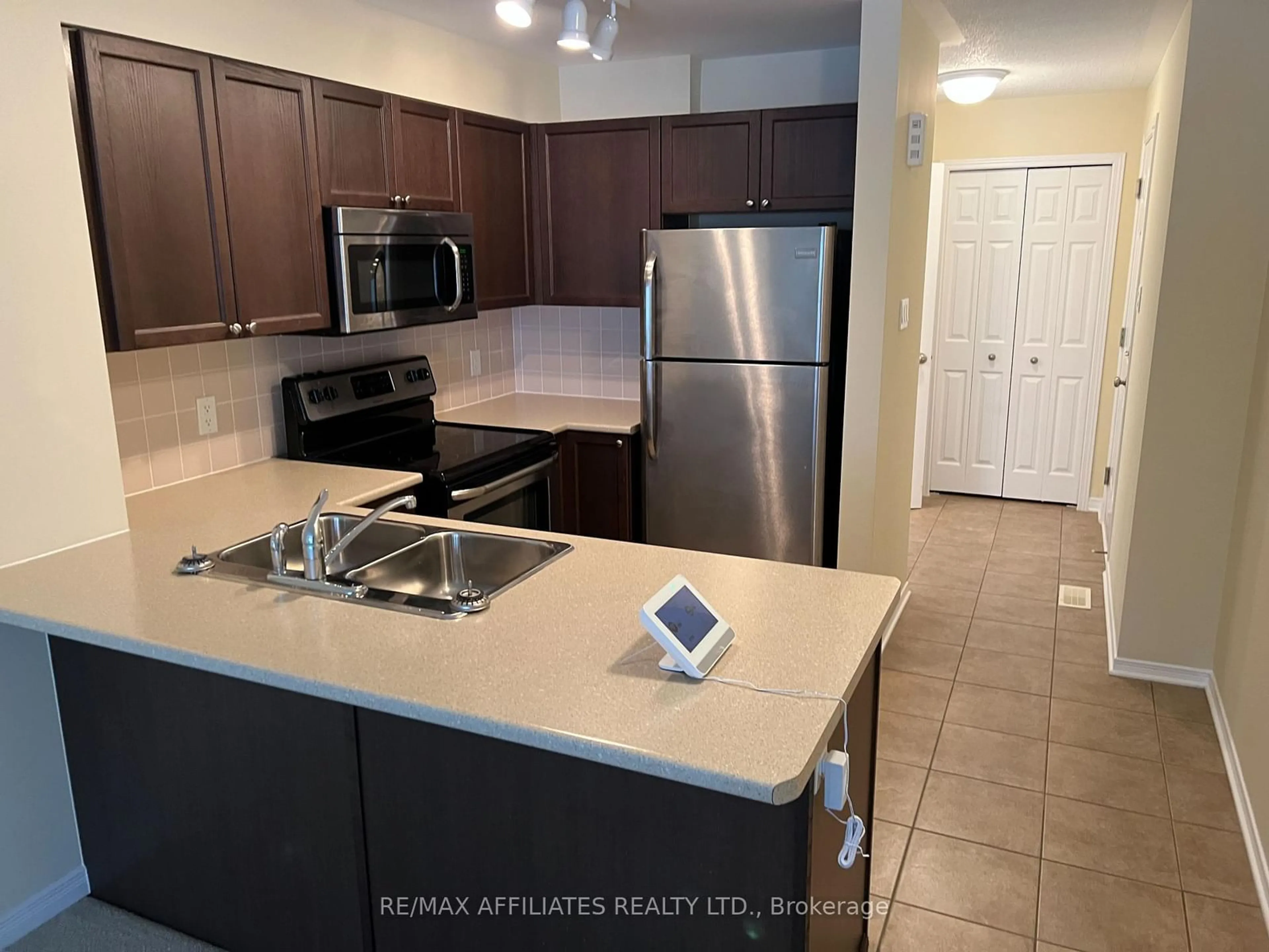 Standard kitchen, ceramic/tile floor for 304 Fir Lane, North Grenville Ontario K0G 1J0