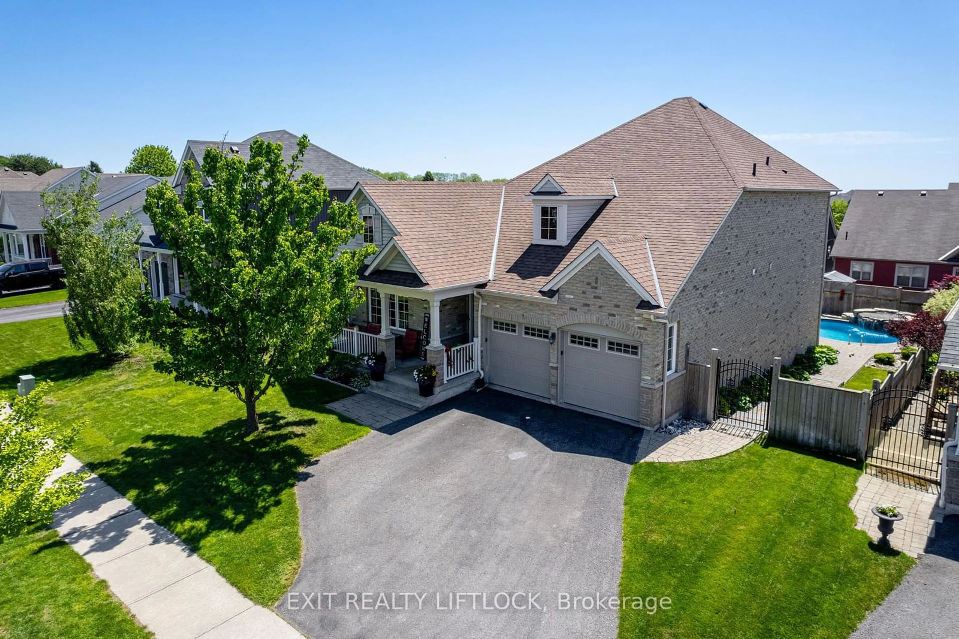 A pic from outside/outdoor area/front of a property/back of a property/a pic from drone, street for 399 Lakeshore Rd, Port Hope Ontario L1A 0A4