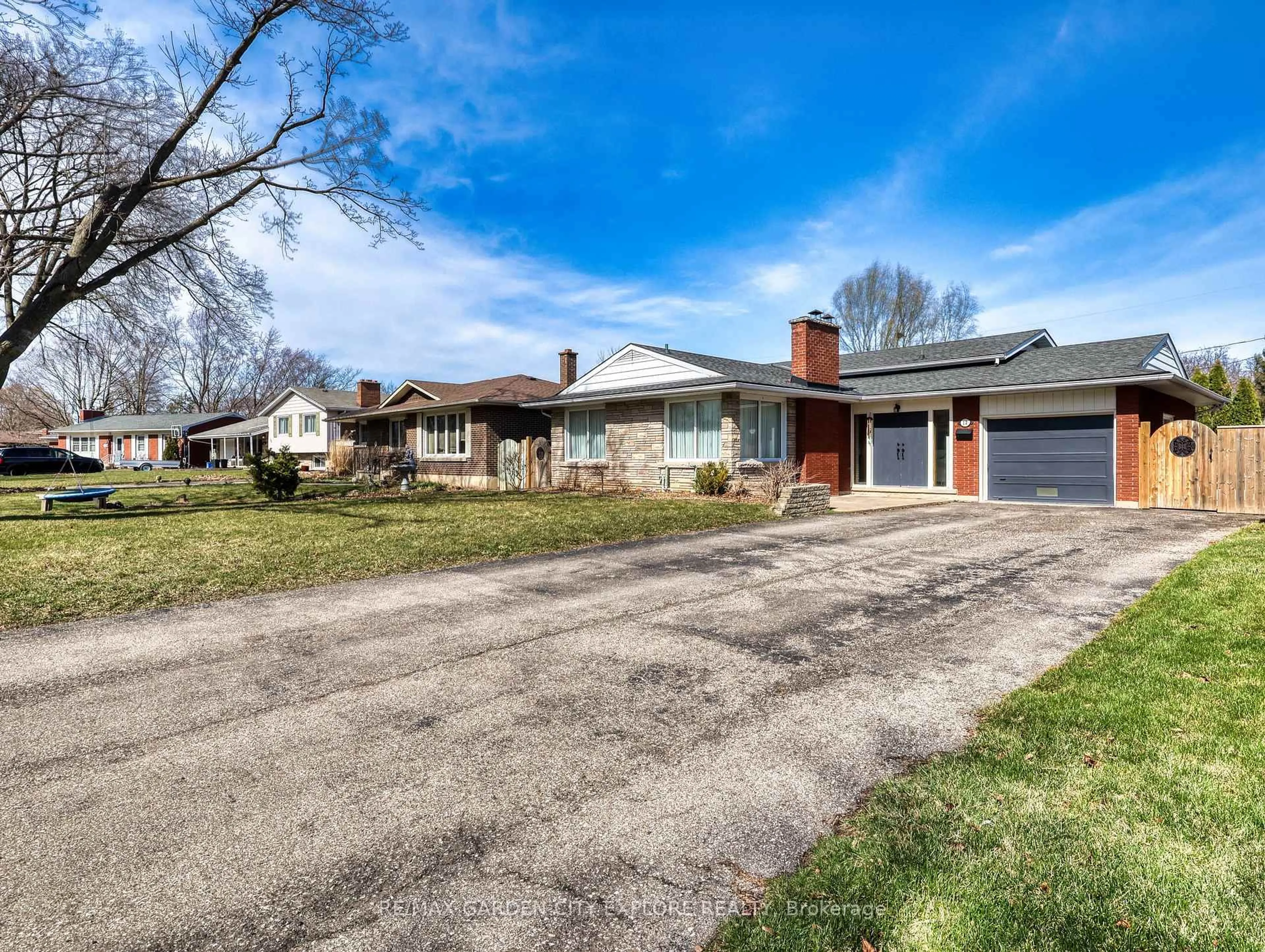 Unknown for 12 Frontenac Dr, St. Catharines Ontario L2M 2E2