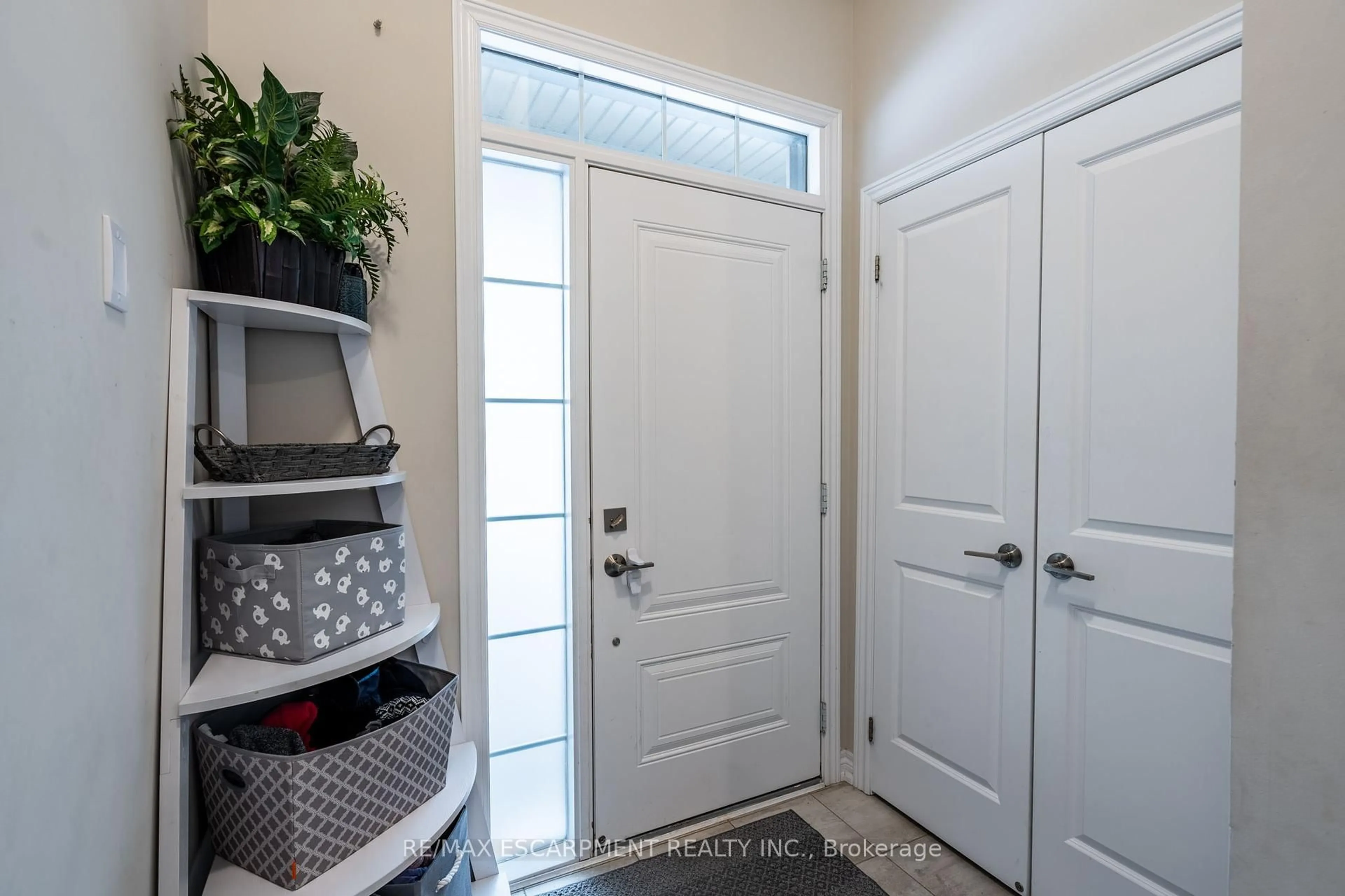 Indoor entryway for 66 Pelican Lane, Hamilton Ontario L8K 0A4