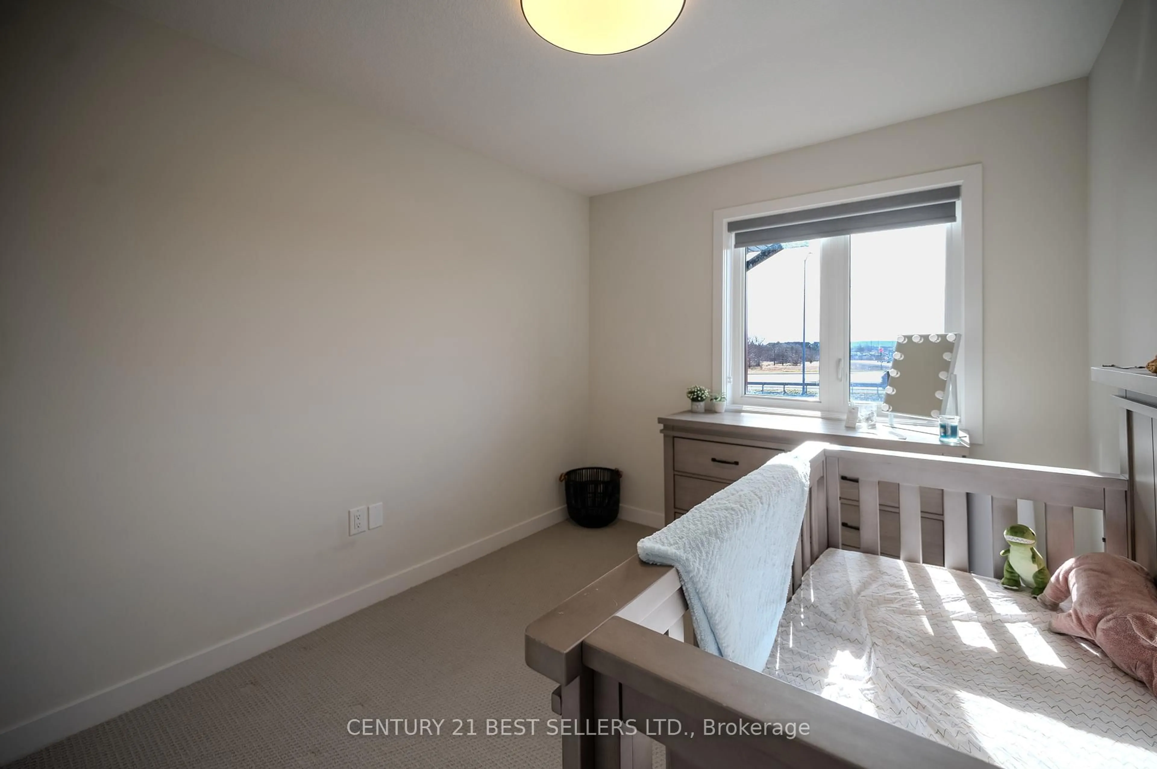 A pic of a room for 590 North Service Rd #66, Hamilton Ontario L8E 0K5