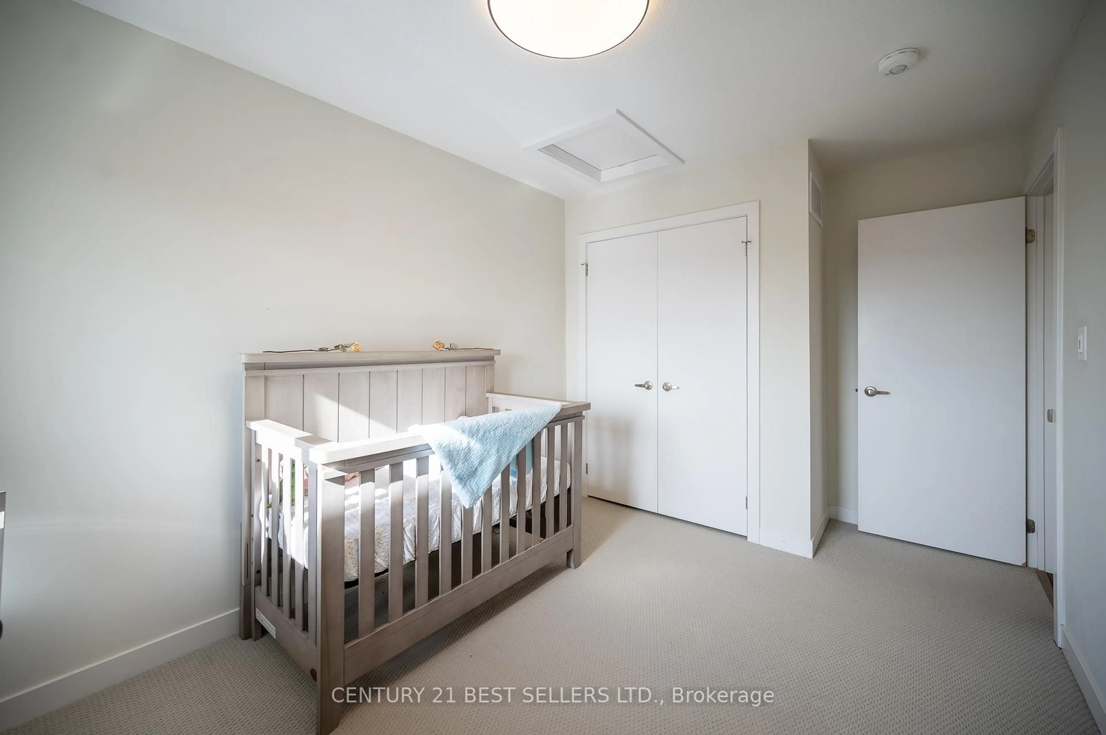 A pic of a room for 590 North Service Rd #66, Hamilton Ontario L8E 0K5