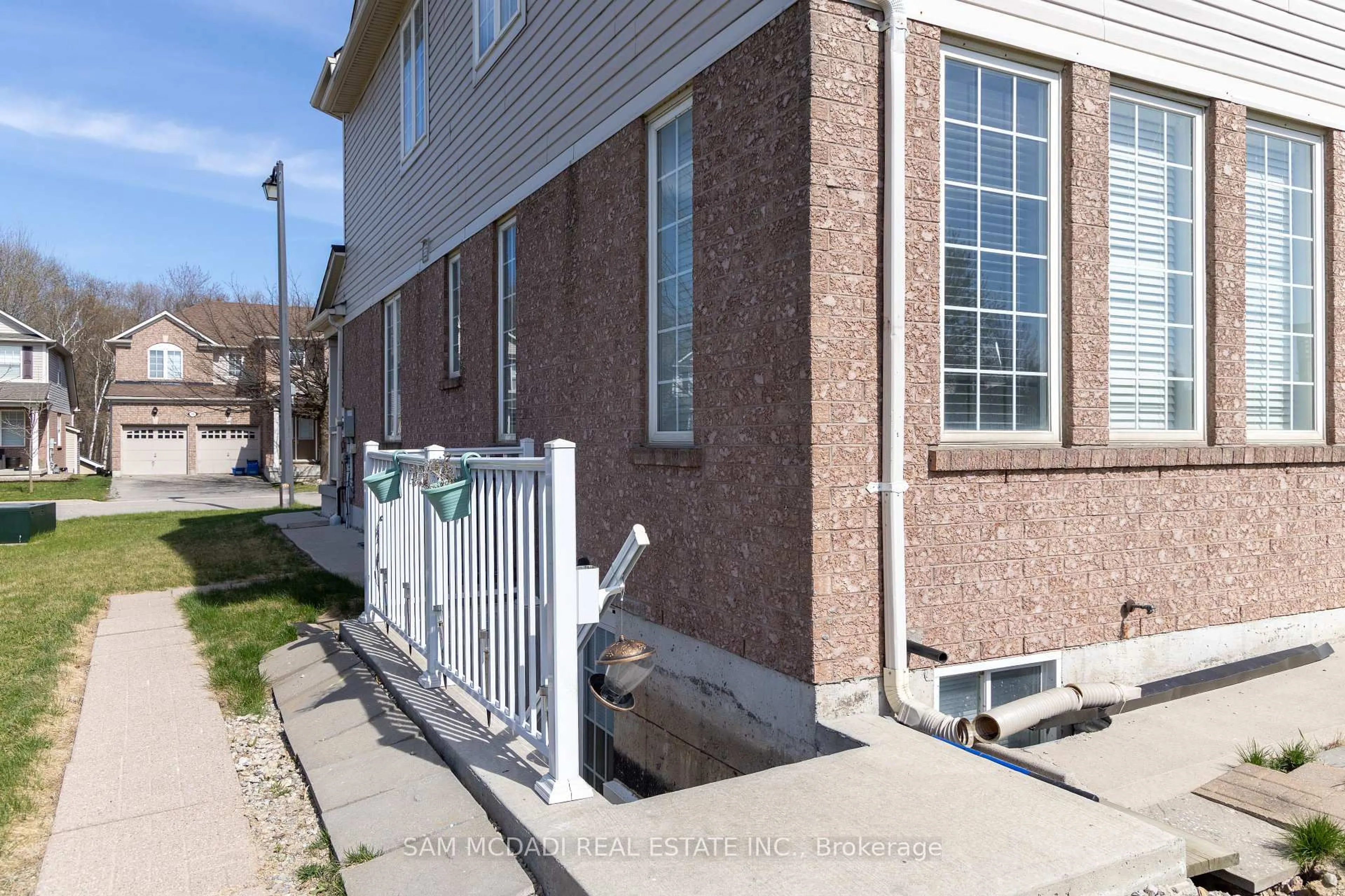 Unknown for 19 Jenner Crt, Cambridge Ontario N1T 2B5