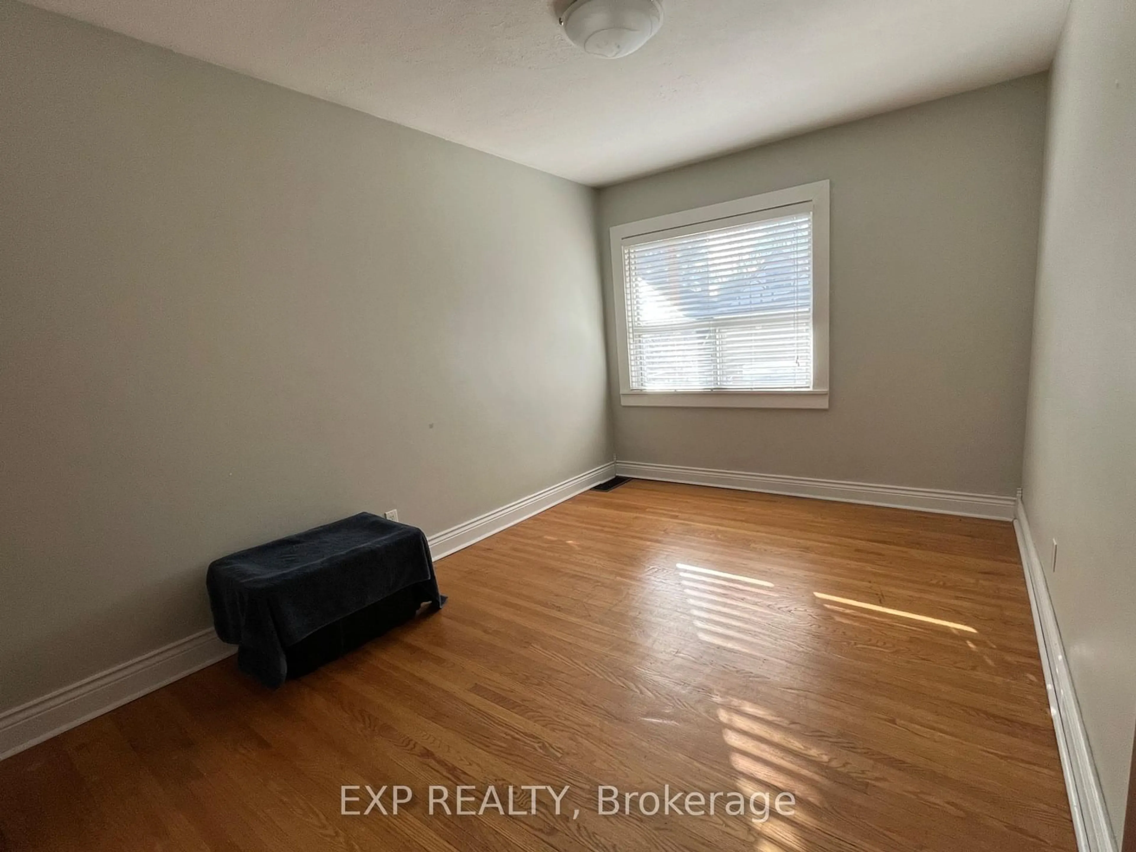A pic of a room for 125 Haddon Ave, Hamilton Ontario L8S 1X7