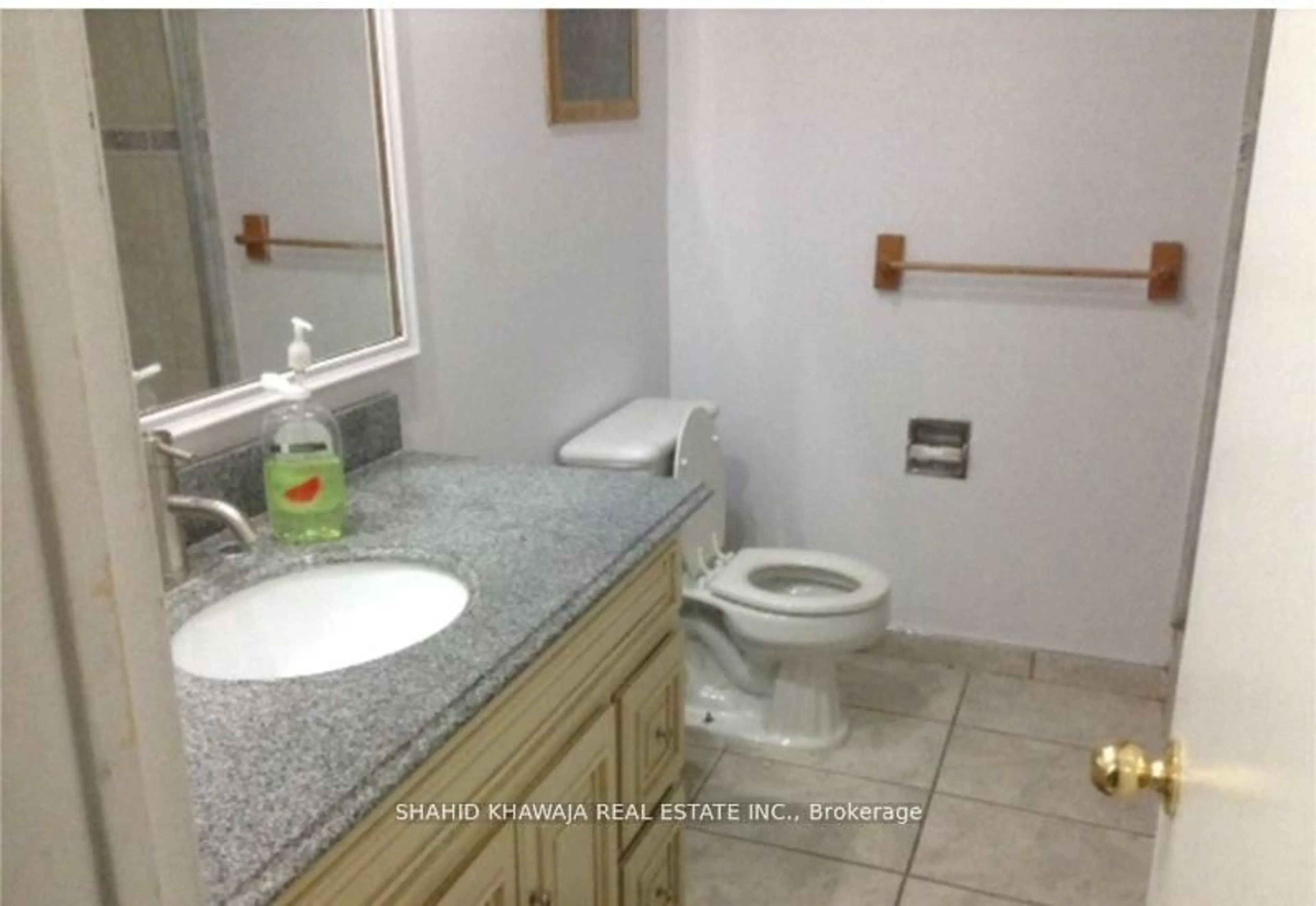 Standard bathroom, ceramic/tile floor for 143 JANEFIELD AVE N/A #9, Guelph Ontario N1G 2L4