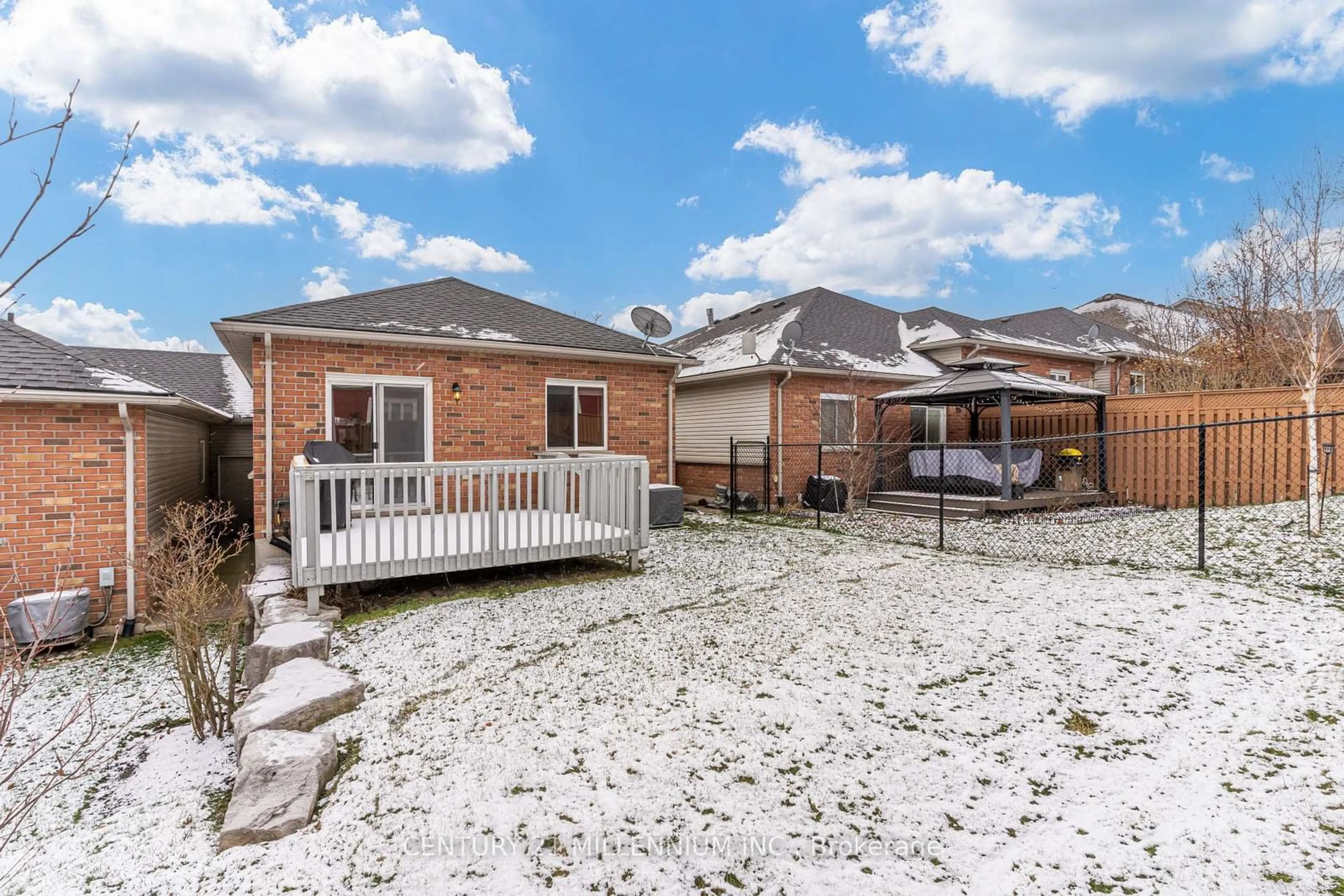 A pic from outside/outdoor area/front of a property/back of a property/a pic from drone, street for 7 Millcroft Dr, Norfolk Ontario N3Y 5M9
