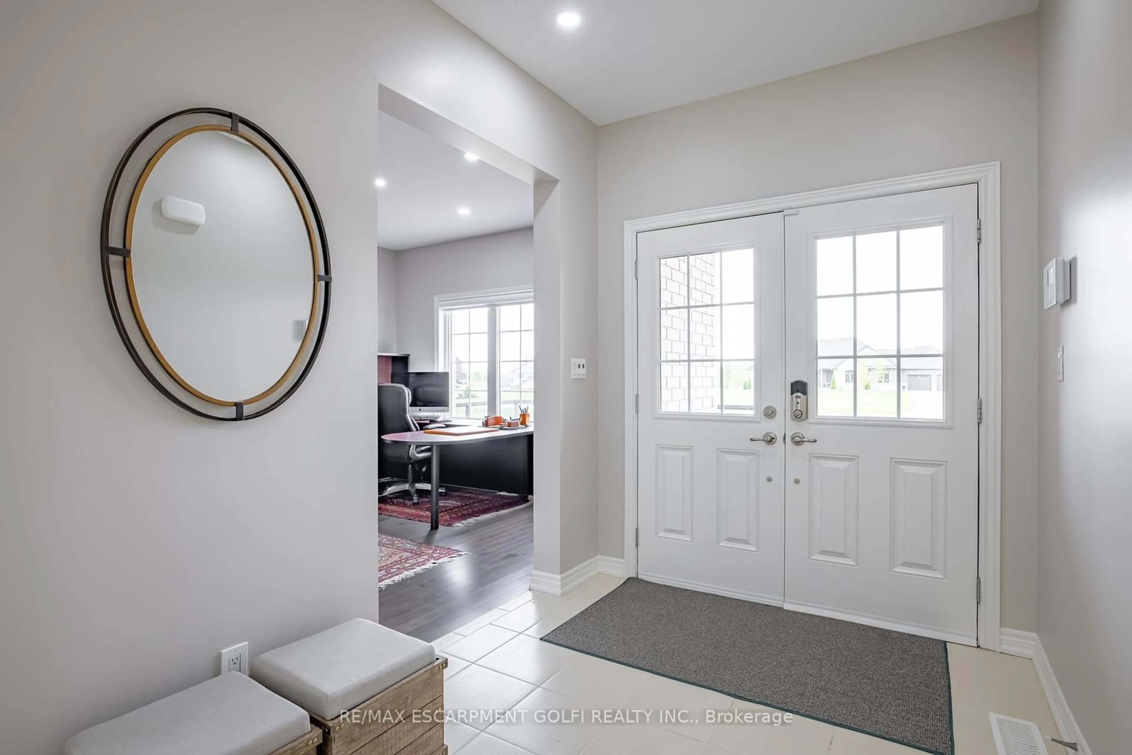 Indoor entryway for 50937 Memme Crt, Wainfleet Ontario L3B 5N6