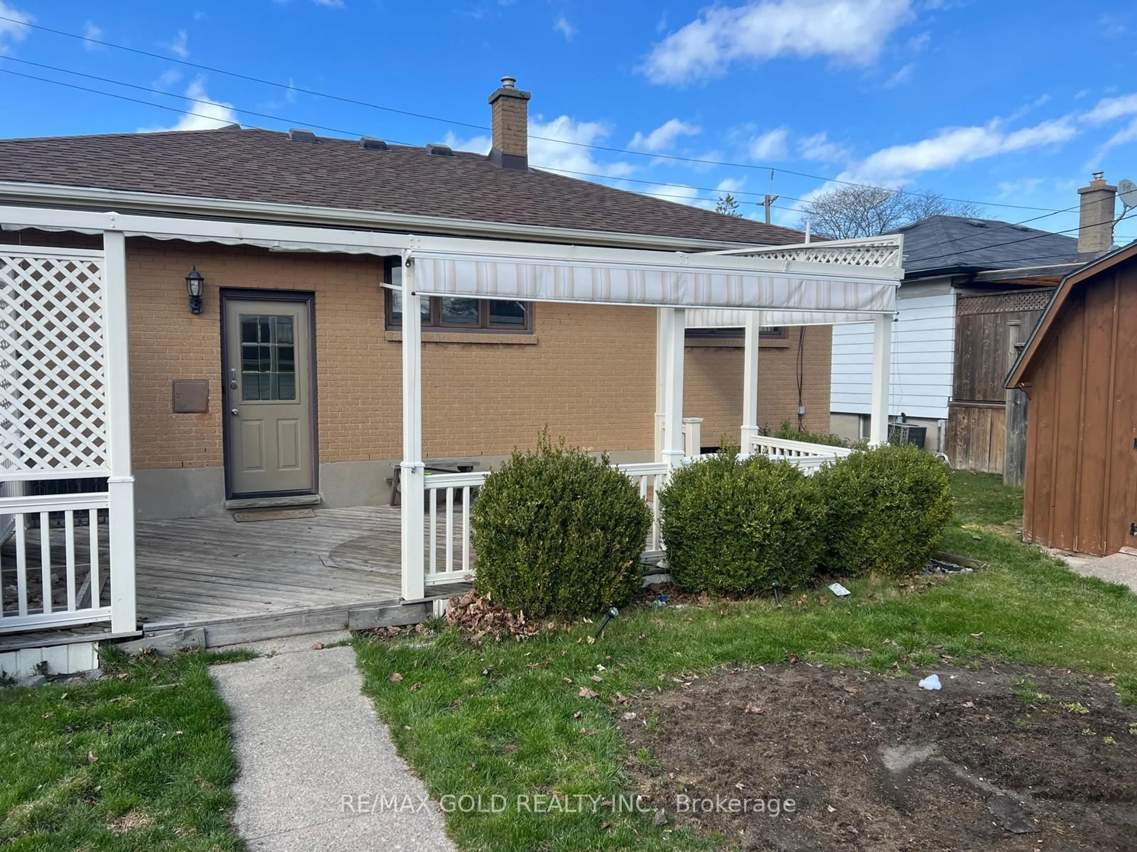 Unknown for 979 Wellington St, Sarnia Ontario N7S 1E2