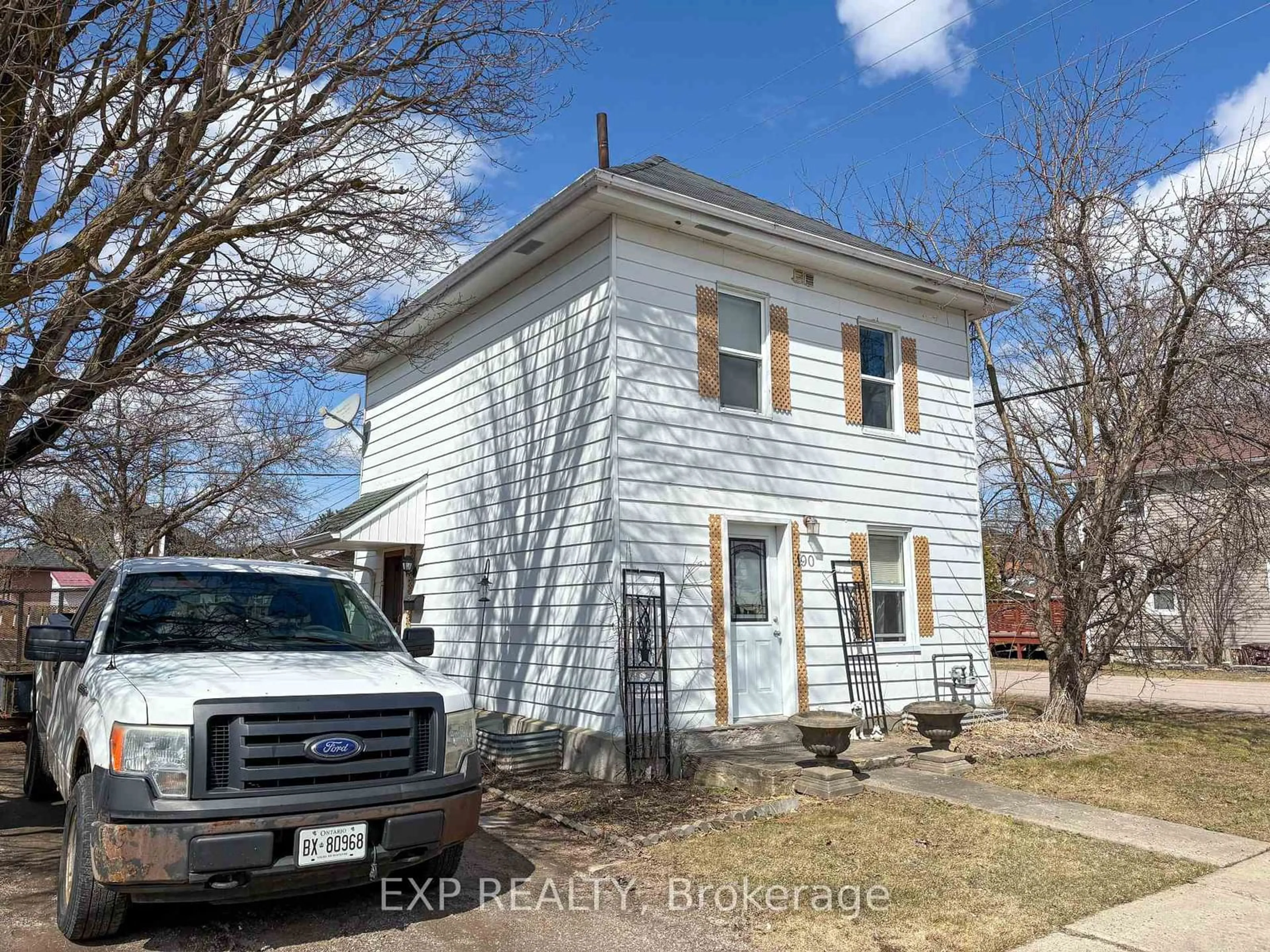 A pic from outside/outdoor area/front of a property/back of a property/a pic from drone, building for 190 Tasse Ave, Renfrew Ontario K7V 3W5
