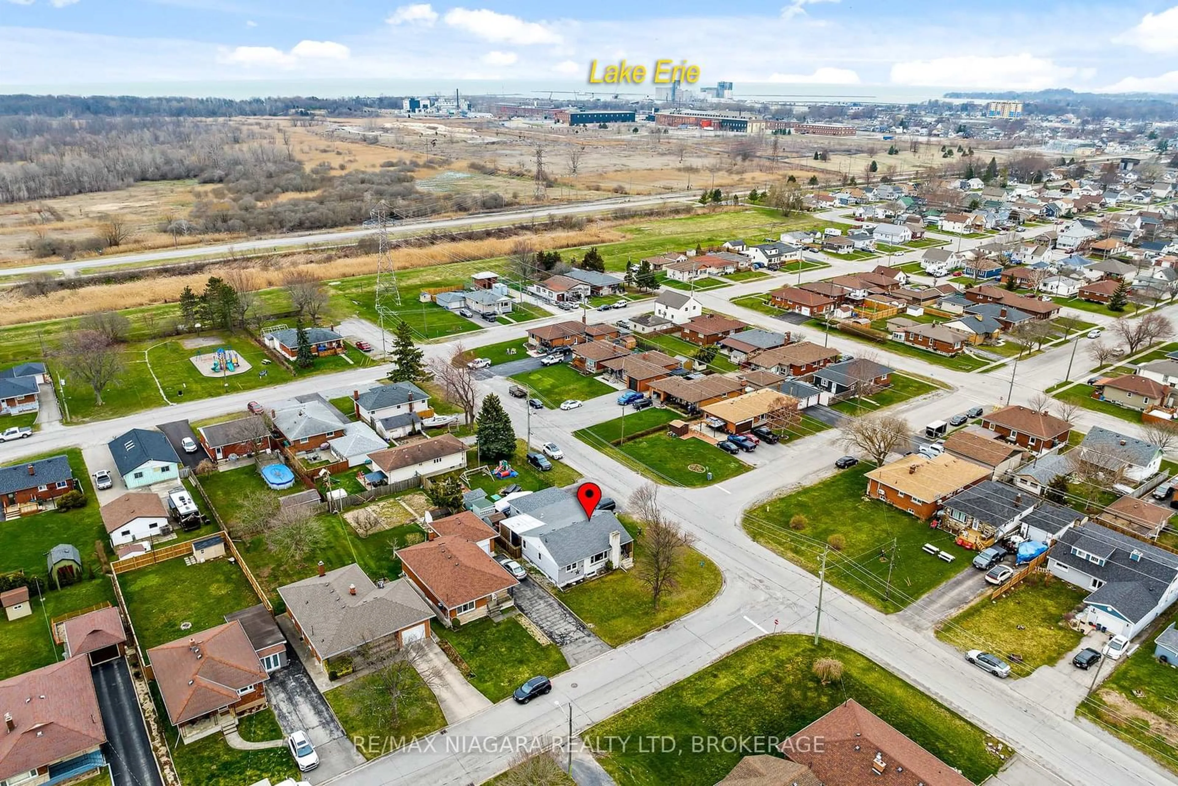 A pic from outside/outdoor area/front of a property/back of a property/a pic from drone, street for 477 Bell St, Port Colborne Ontario L3K 1K6