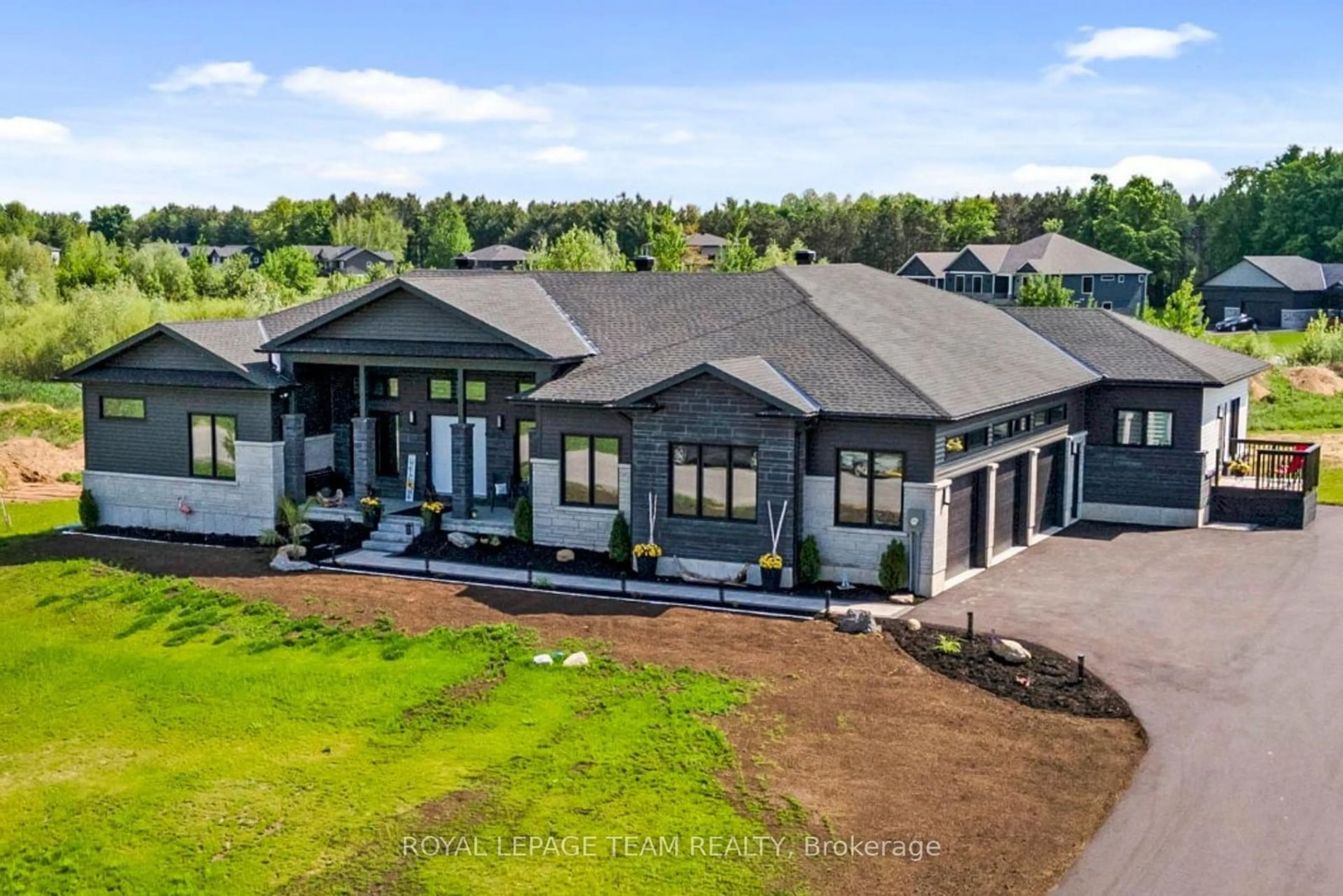 A pic from outside/outdoor area/front of a property/back of a property/a pic from drone, unknown for 105 Maplestone Dr, North Grenville Ontario K0G 1J0